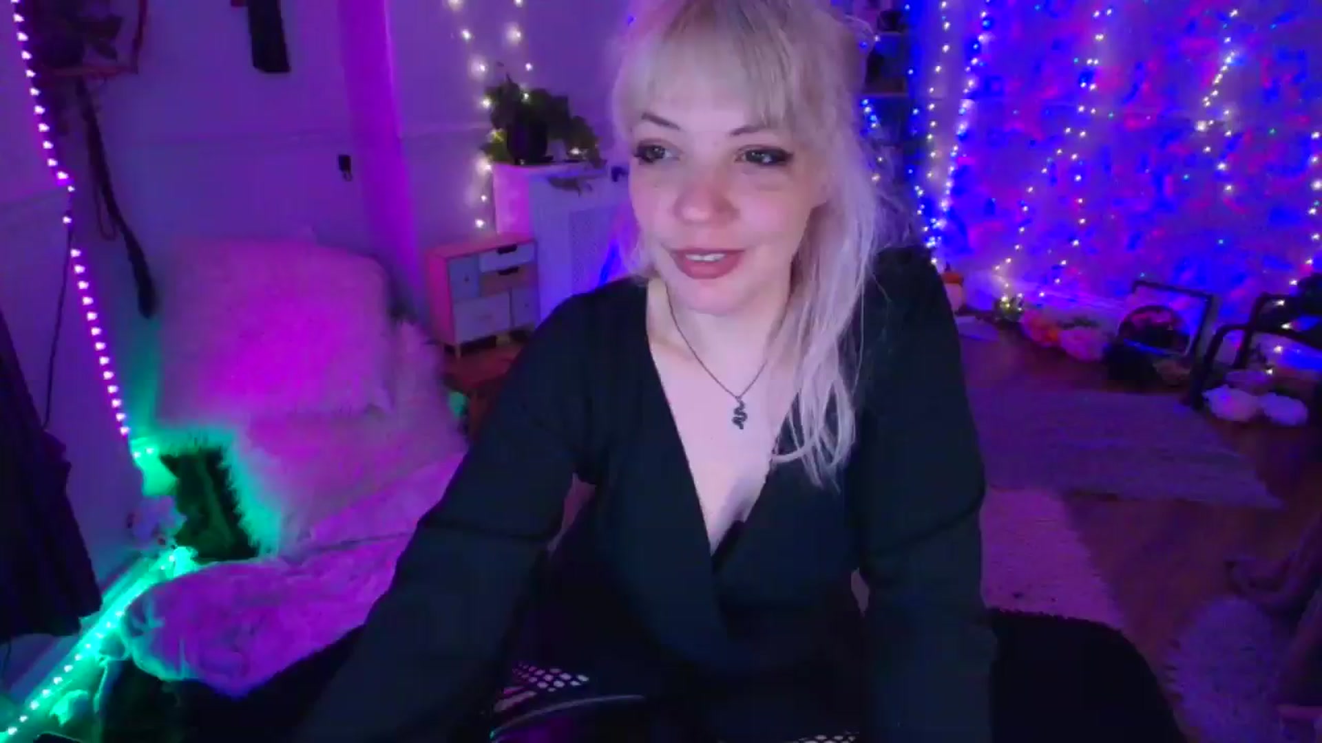 Gallery image thumbnail from LunaWolfie's myfreecams stream on, 03/19/2026, 20:42 image 20 of 20