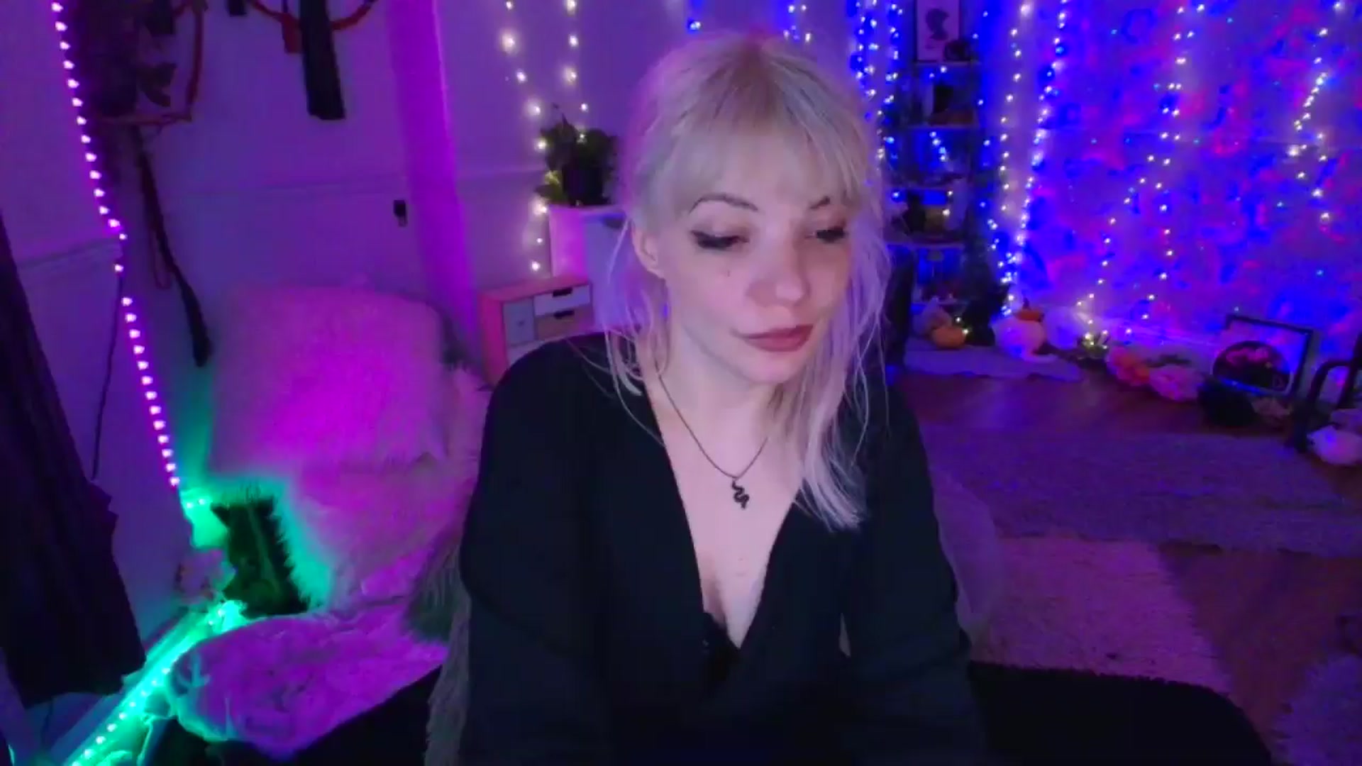 Gallery image thumbnail from LunaWolfie's myfreecams stream on, 03/19/2026, 20:42 image 1 of 20