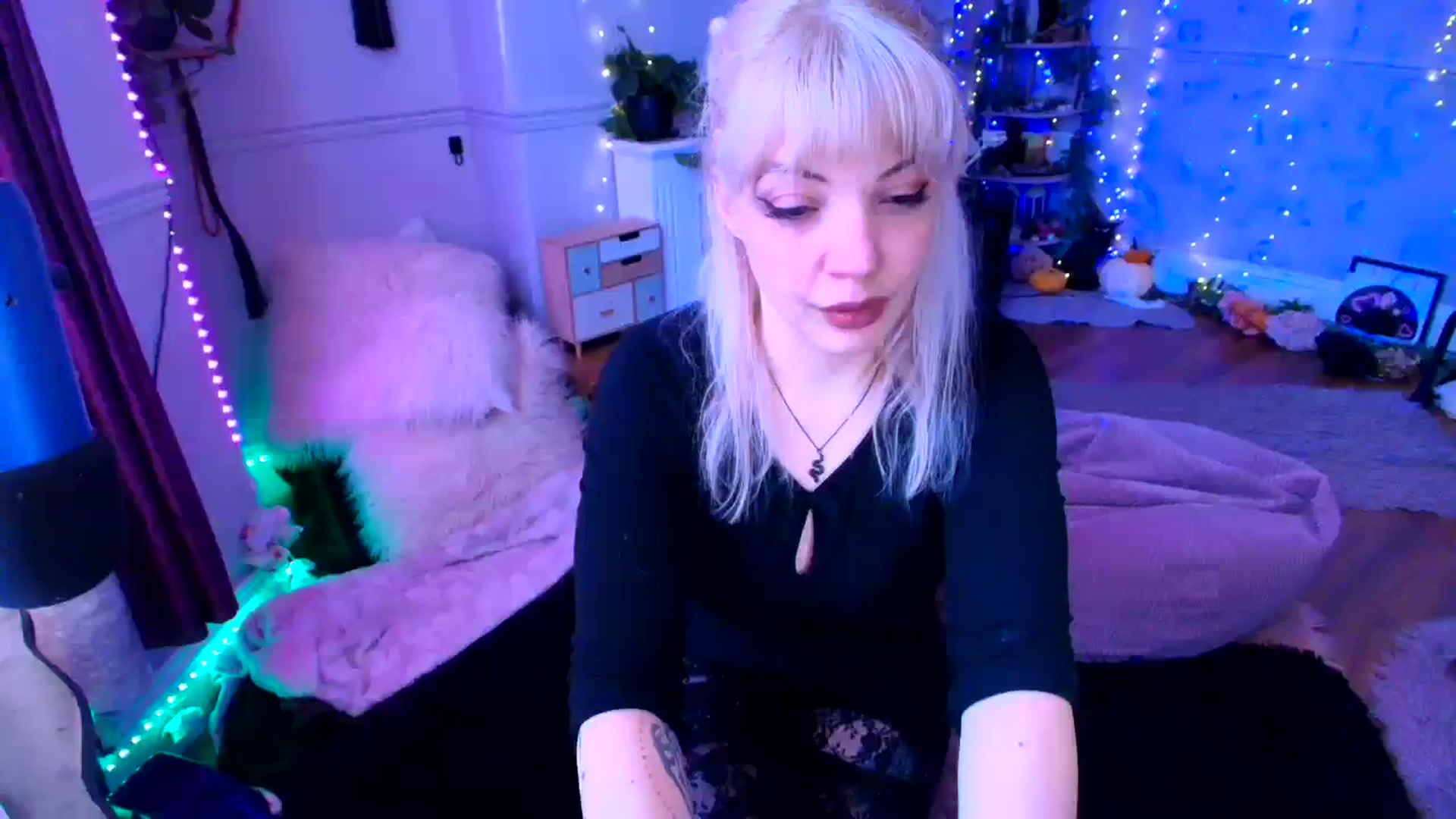 Gallery image thumbnail from LunaWolfie's myfreecams stream on, 03/20/2026, 16:30 image 1 of 20