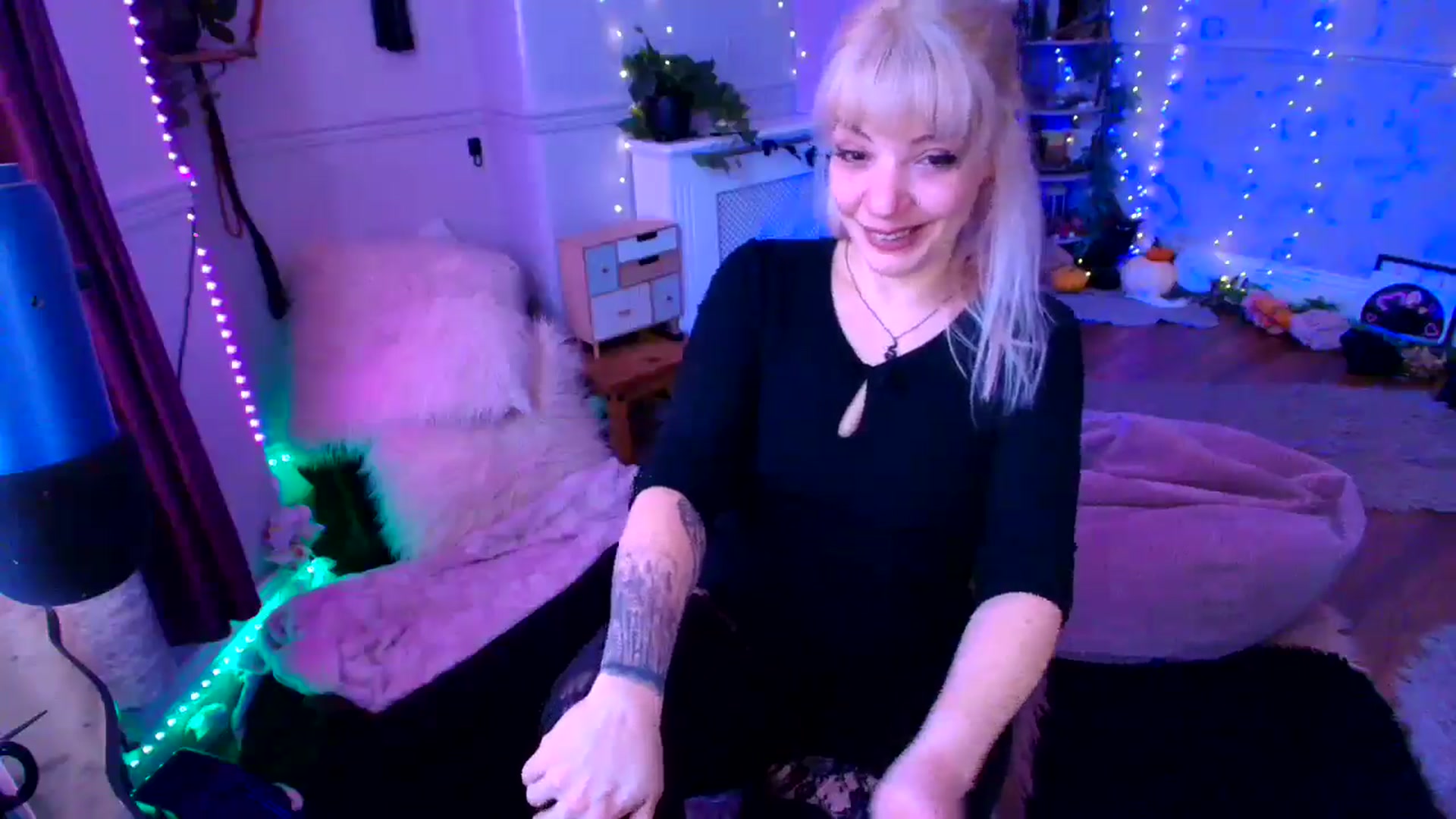 Gallery image thumbnail from LunaWolfie's myfreecams stream on, 03/20/2026, 16:30 image 17 of 20