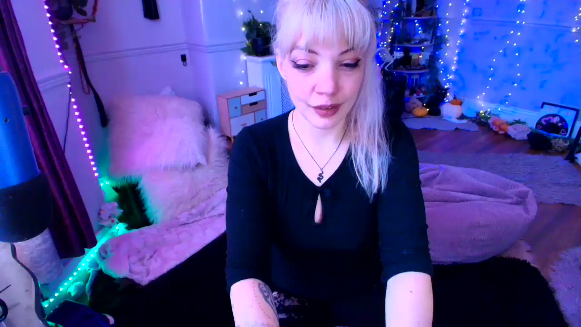 Gallery image thumbnail from LunaWolfie's myfreecams stream on, 03/20/2026, 16:30 image 5 of 20