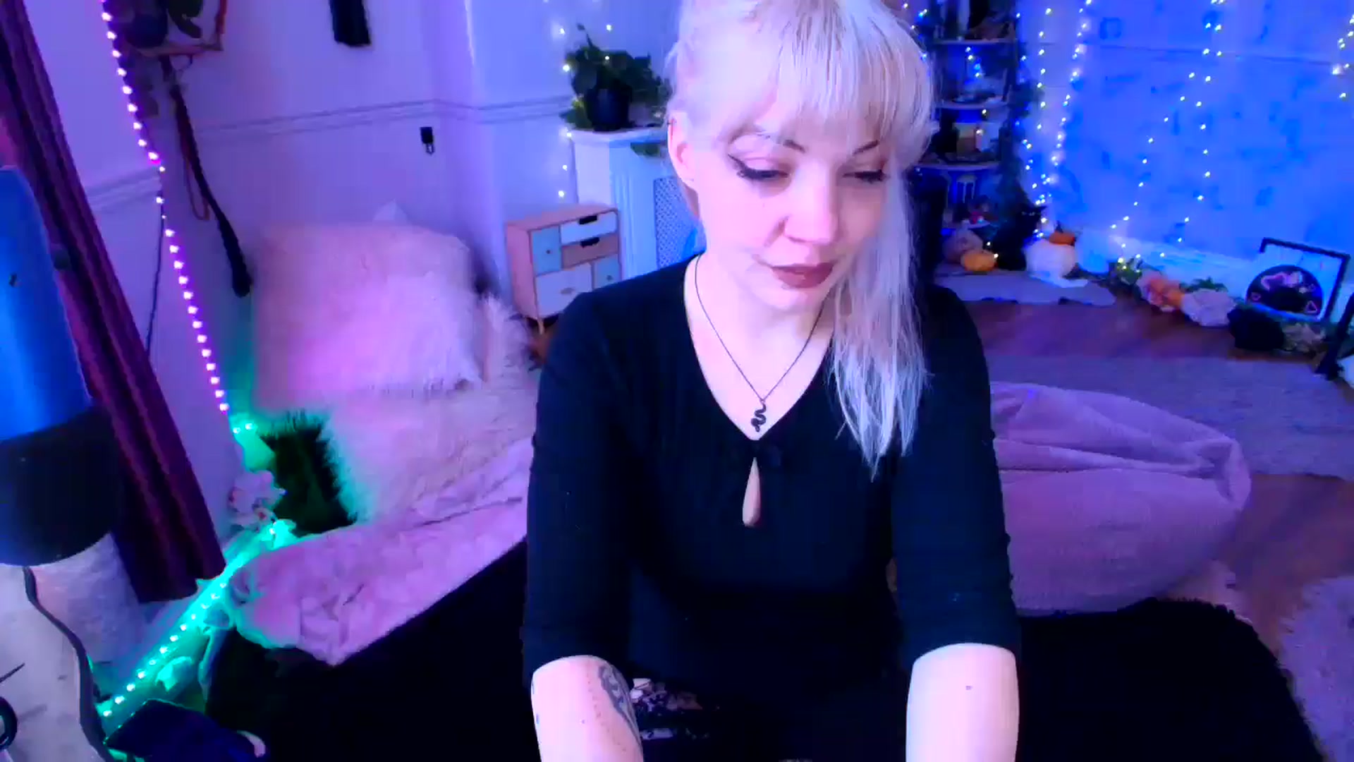 Gallery image thumbnail from LunaWolfie's myfreecams stream on, 03/20/2026, 16:30 image 4 of 20