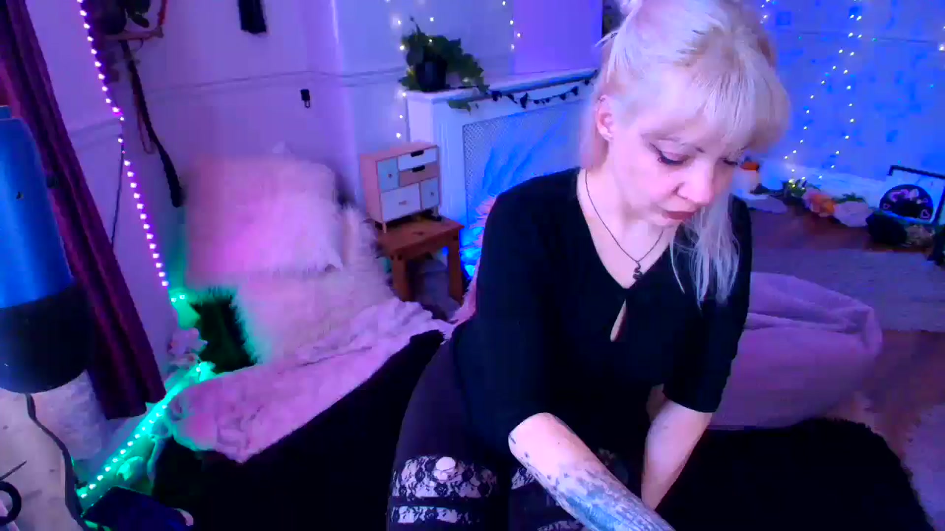 Gallery image thumbnail from LunaWolfie's myfreecams stream on, 03/20/2026, 16:30 image 13 of 20
