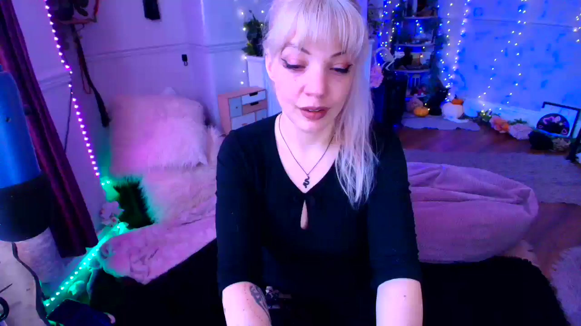 Gallery image thumbnail from LunaWolfie's myfreecams stream on, 03/20/2026, 16:30 image 7 of 20