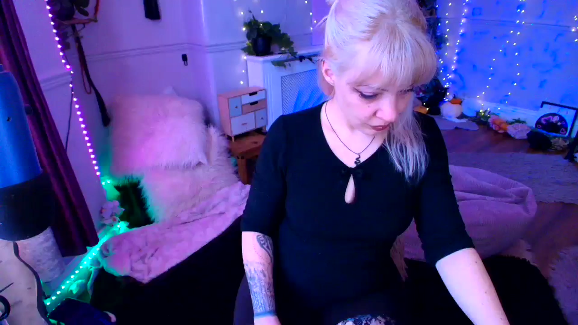 Gallery image thumbnail from LunaWolfie's myfreecams stream on, 03/20/2026, 16:30 image 9 of 20