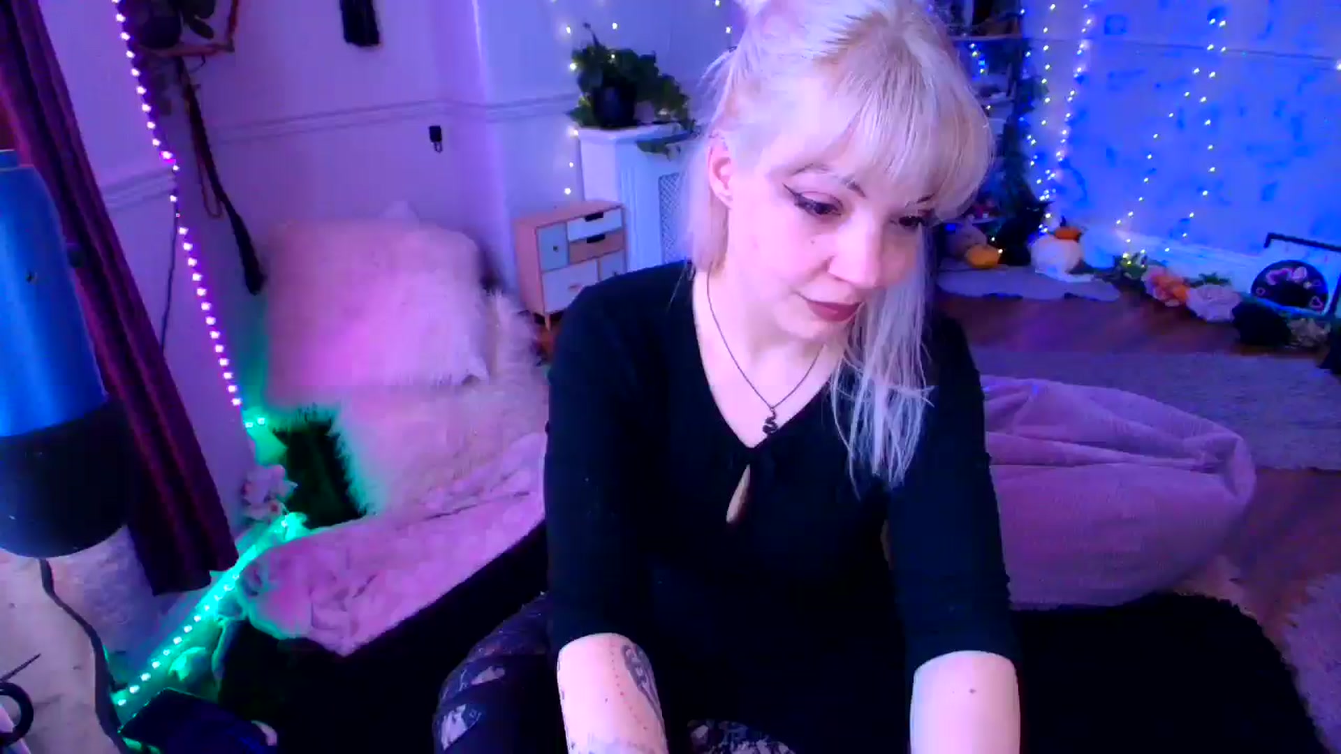 Gallery image thumbnail from LunaWolfie's myfreecams stream on, 03/20/2026, 16:30 image 16 of 20