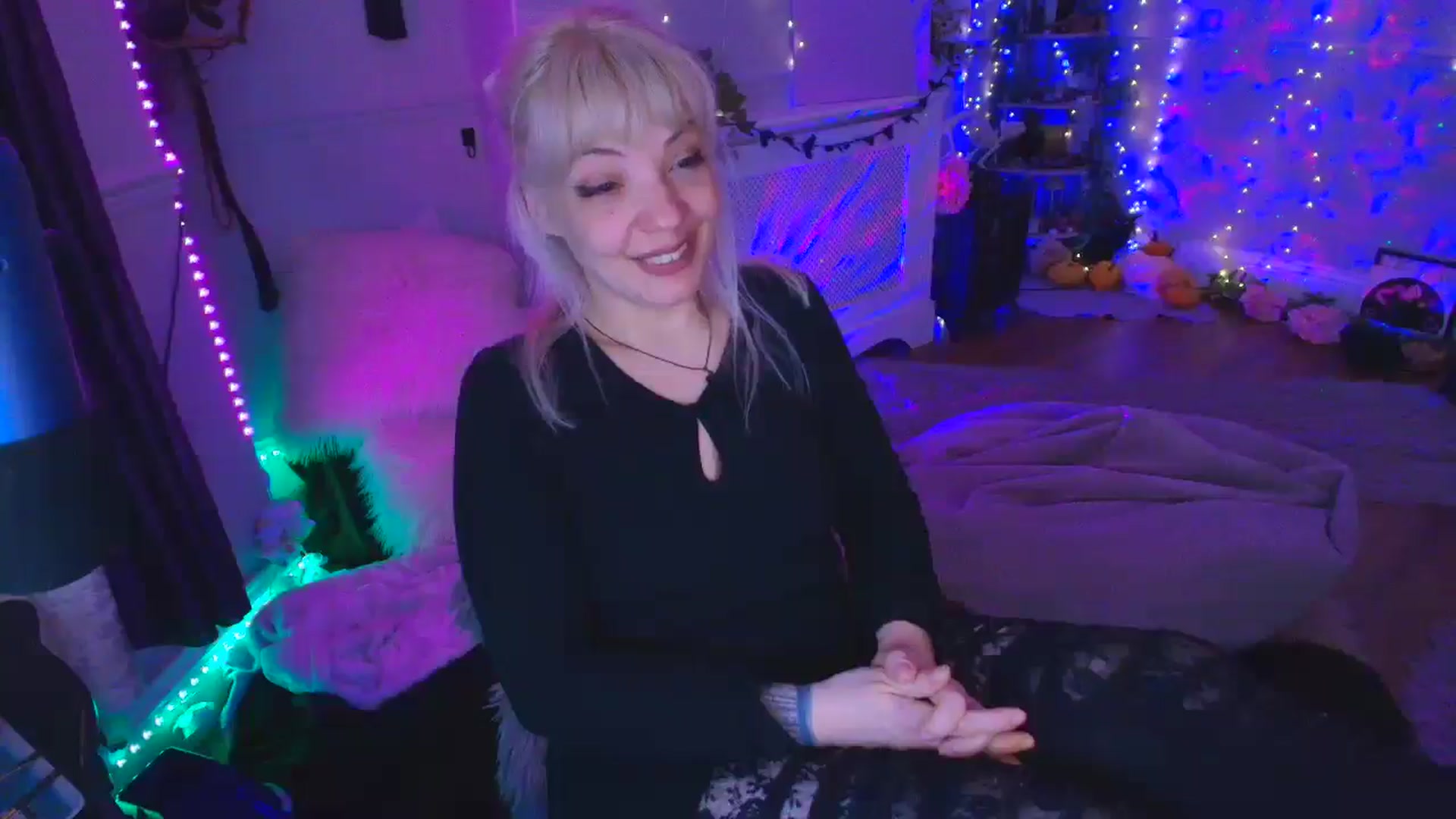 Gallery image thumbnail from LunaWolfie's myfreecams stream on, 03/20/2026, 19:50 image 10 of 20
