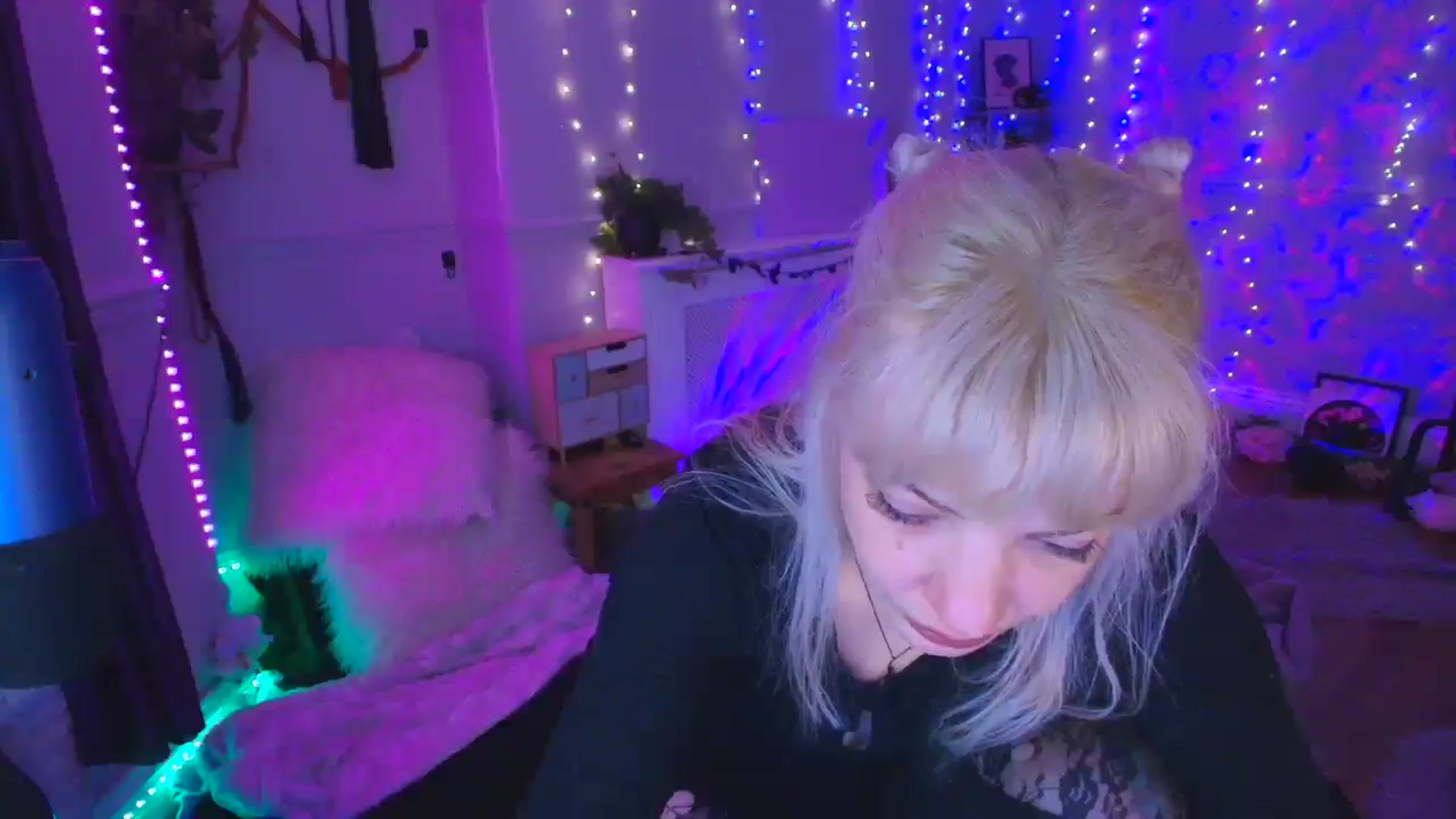 Gallery image thumbnail from LunaWolfie's myfreecams stream on, 03/20/2026, 19:50 image 5 of 20