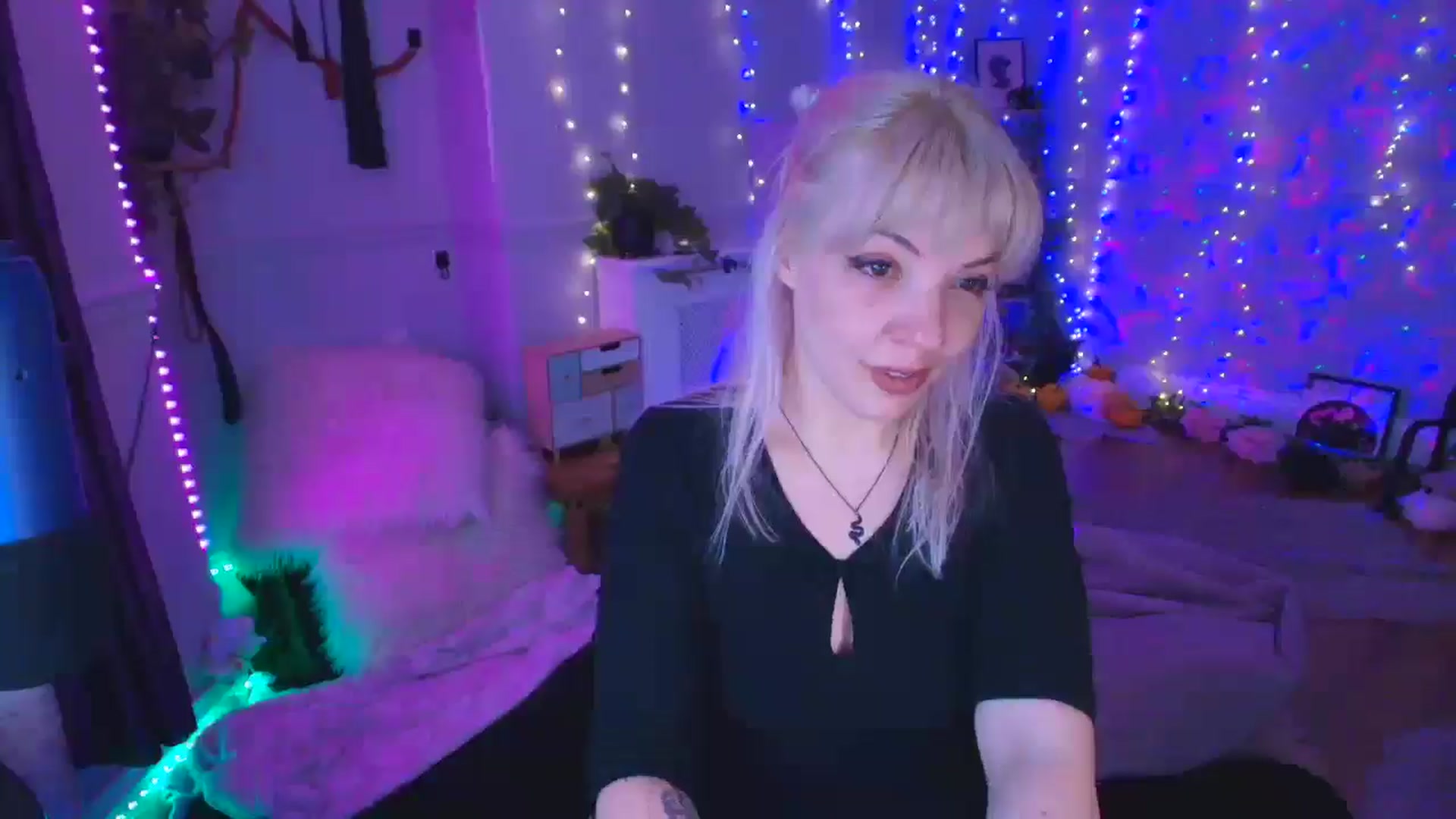 Gallery image thumbnail from LunaWolfie's myfreecams stream on, 03/20/2026, 19:50 image 2 of 20