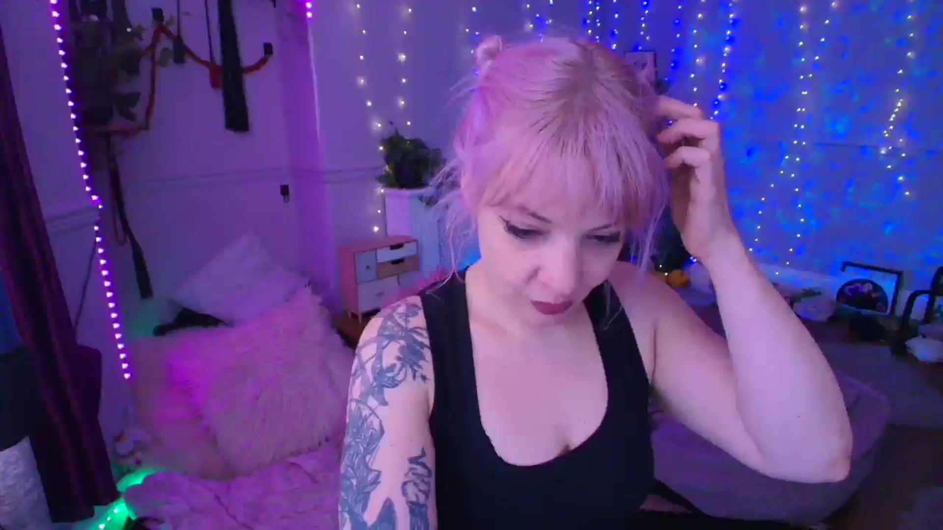 Gallery image thumbnail from LunaWolfie's myfreecams stream on, 03/28/2026, 16:37 image 3 of 20