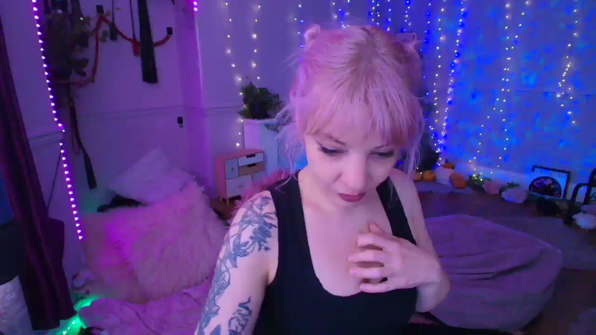 Gallery image thumbnail from LunaWolfie's myfreecams stream on, 03/28/2026, 16:37 image 4 of 20