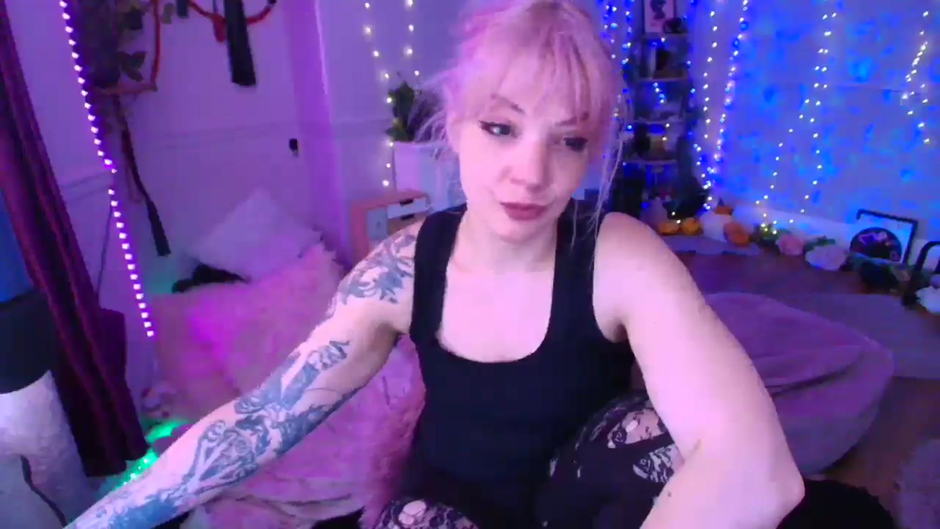Gallery image thumbnail from LunaWolfie's myfreecams stream on, 03/28/2026, 16:37 image 19 of 20