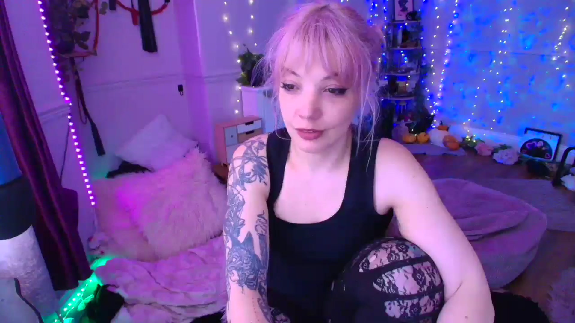 Gallery image thumbnail from LunaWolfie's myfreecams stream on, 03/28/2026, 16:37 image 20 of 20