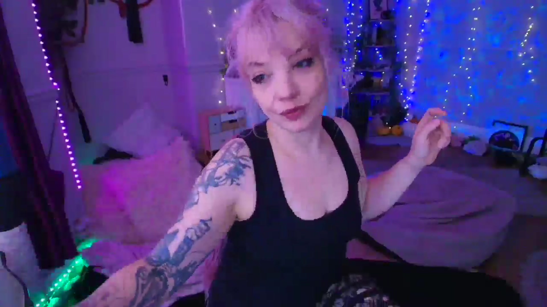 Gallery image thumbnail from LunaWolfie's myfreecams stream on, 03/28/2026, 16:37 image 7 of 20