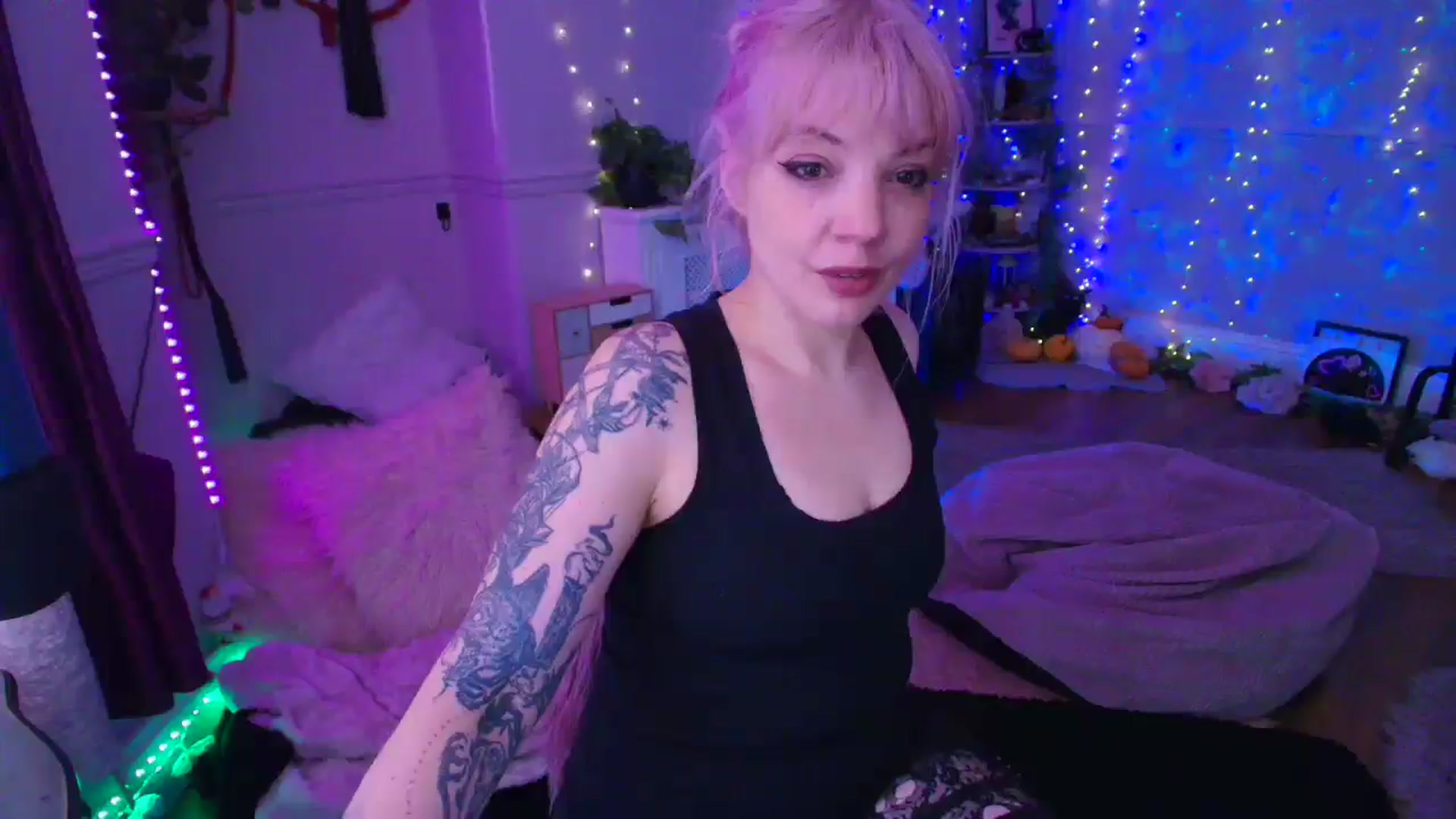 Gallery image thumbnail from LunaWolfie's myfreecams stream on, 03/28/2026, 16:37 image 8 of 20