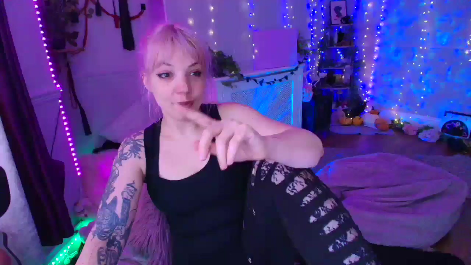 Gallery image thumbnail from LunaWolfie's myfreecams stream on, 03/28/2026, 20:09 image 1 of 20
