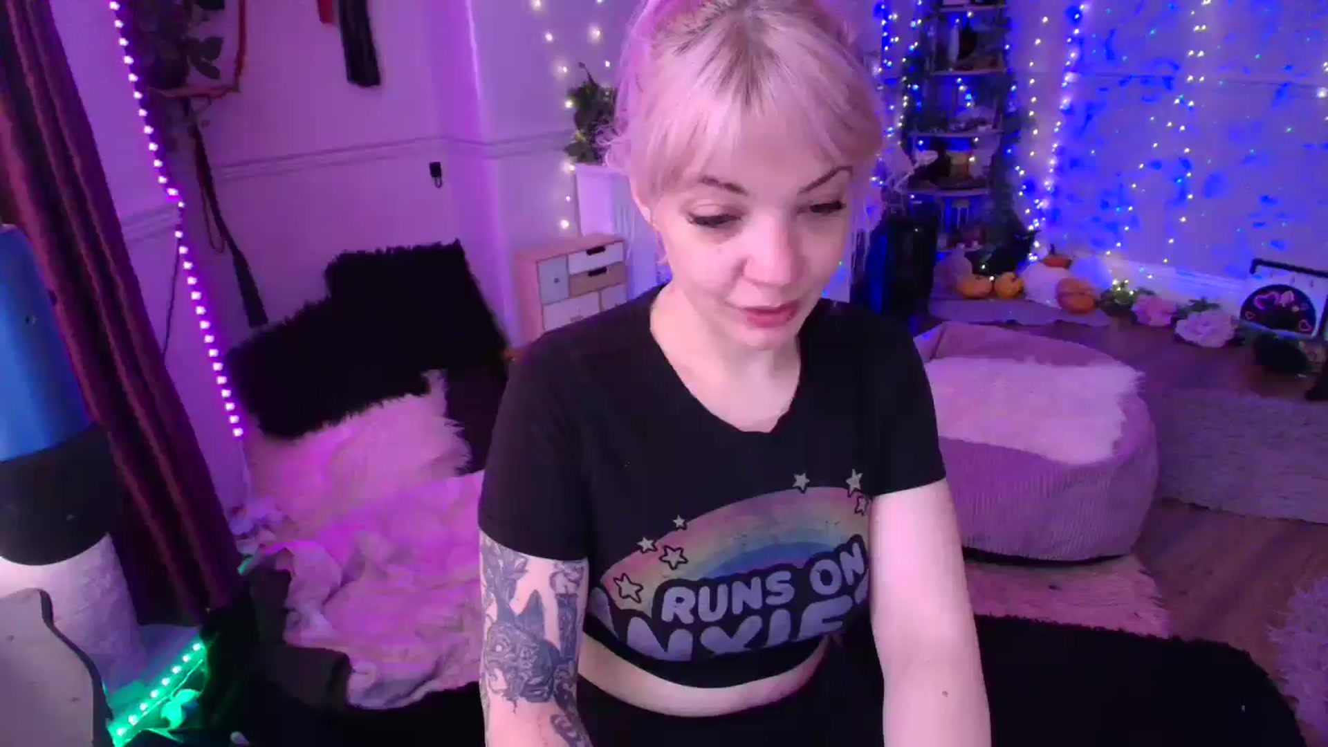 Gallery image thumbnail from LunaWolfie's myfreecams stream on, 04/03/2026, 10:48 image 4 of 20