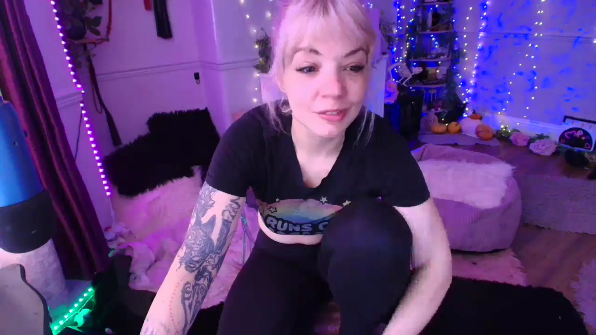 Gallery image thumbnail from LunaWolfie's myfreecams stream on, 04/03/2026, 10:48 image 17 of 20