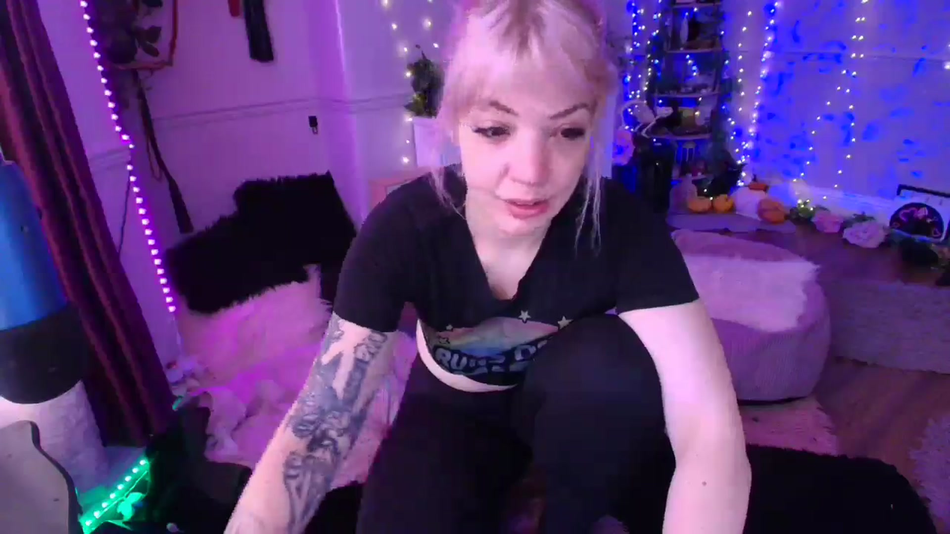 Gallery image thumbnail from LunaWolfie's myfreecams stream on, 04/03/2026, 10:48 image 13 of 20