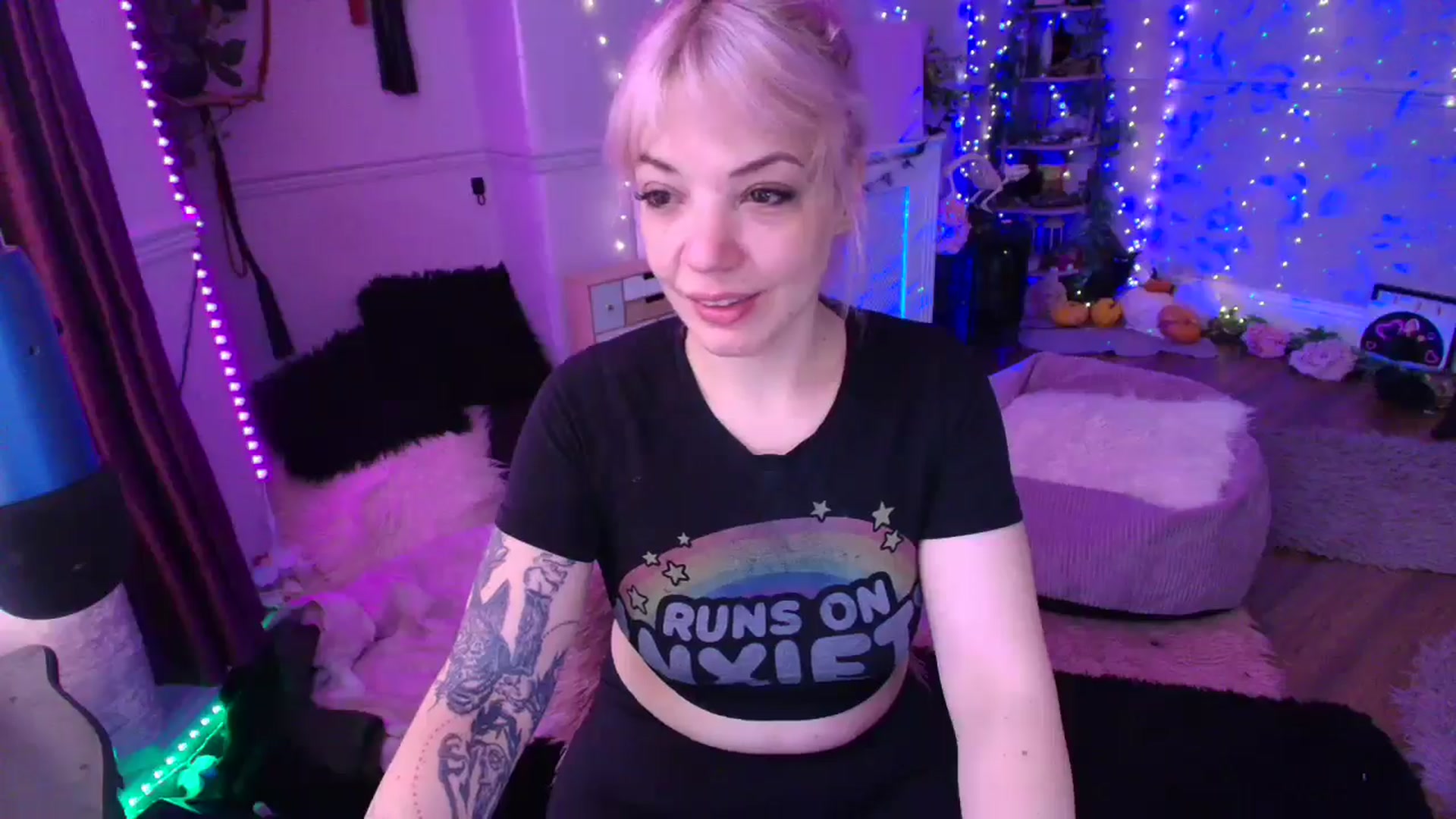 Gallery image thumbnail from LunaWolfie's myfreecams stream on, 04/03/2026, 10:48 image 6 of 20