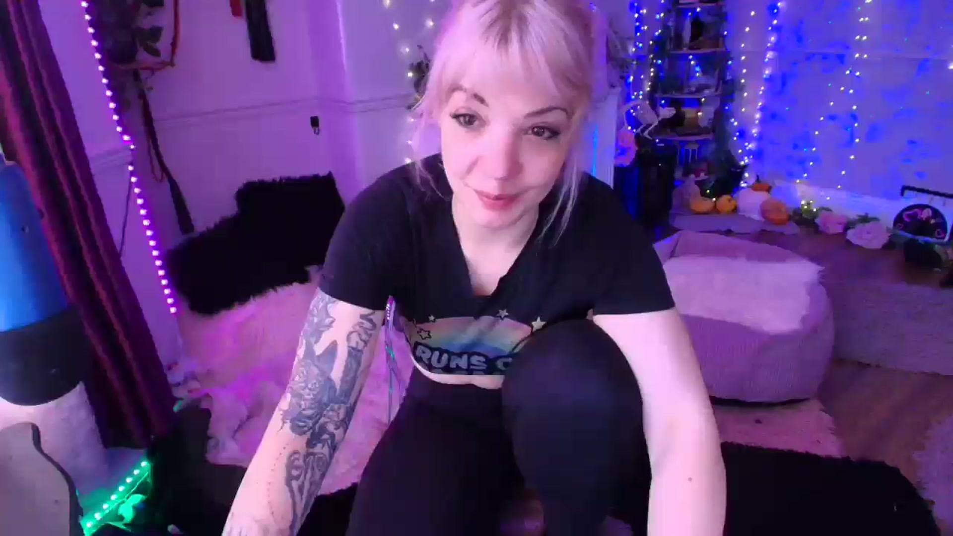 Gallery image thumbnail from LunaWolfie's myfreecams stream on, 04/03/2026, 10:48 image 16 of 20