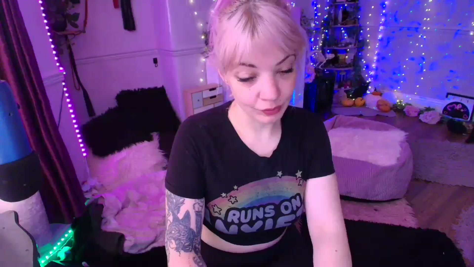 Gallery image thumbnail from LunaWolfie's myfreecams stream on, 04/03/2026, 10:48 image 2 of 20