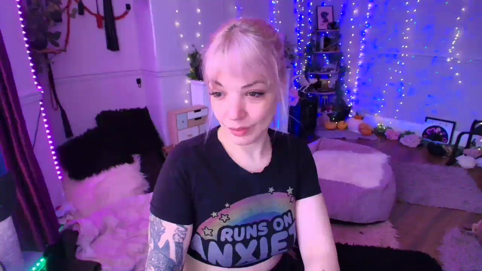 Gallery image thumbnail from LunaWolfie's myfreecams stream on, 04/03/2026, 12:19 image 14 of 20