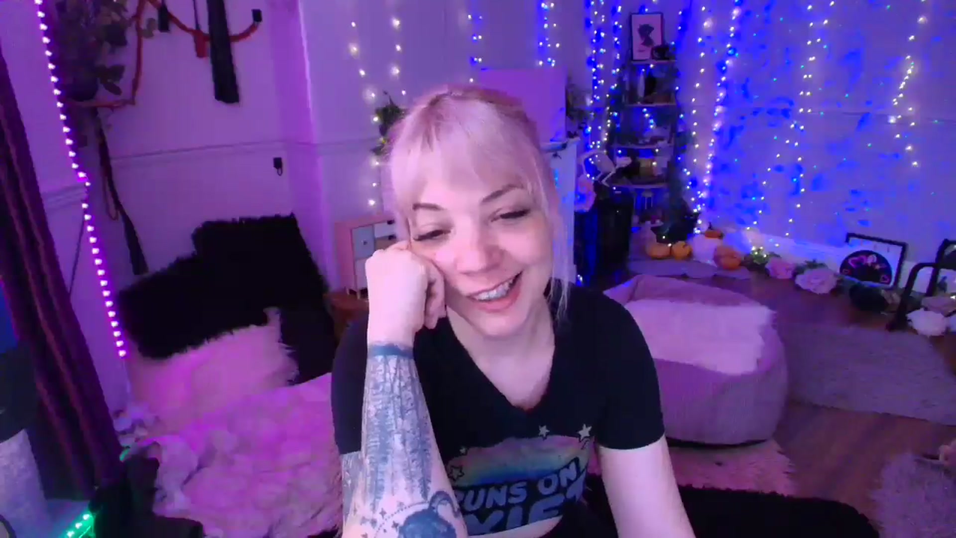 Gallery image thumbnail from LunaWolfie's myfreecams stream on, 04/03/2026, 12:19 image 19 of 20