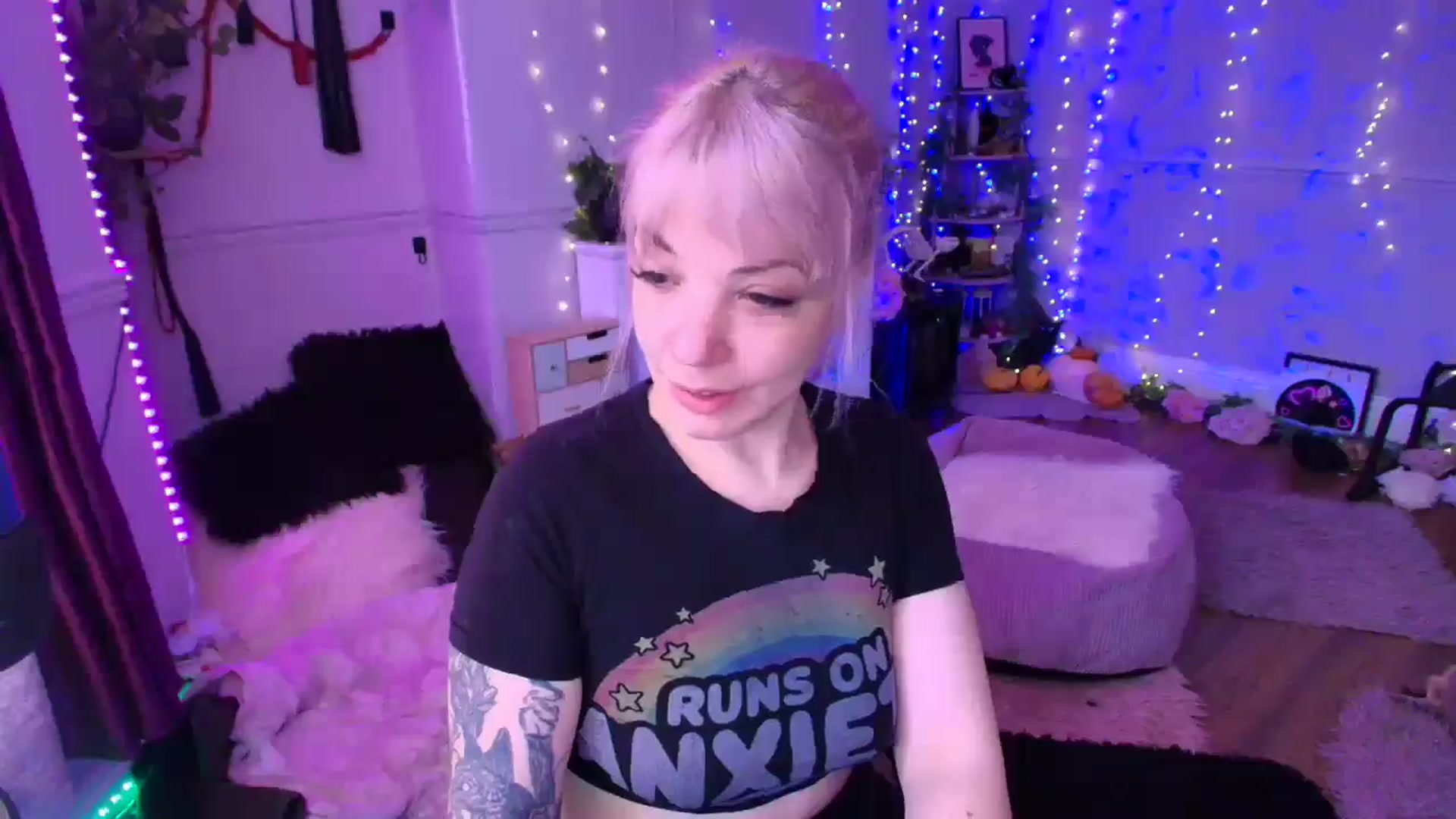 Gallery image thumbnail from LunaWolfie's myfreecams stream on, 04/03/2026, 12:19 image 15 of 20