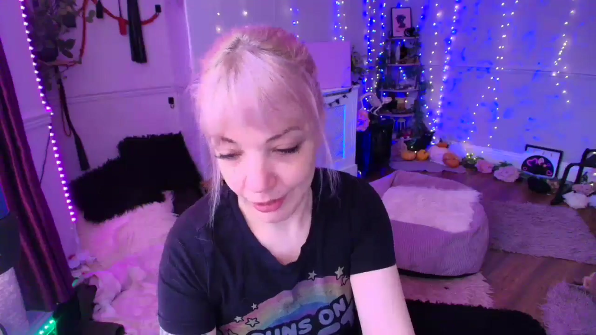 Gallery image thumbnail from LunaWolfie's myfreecams stream on, 04/03/2026, 12:19 image 13 of 20
