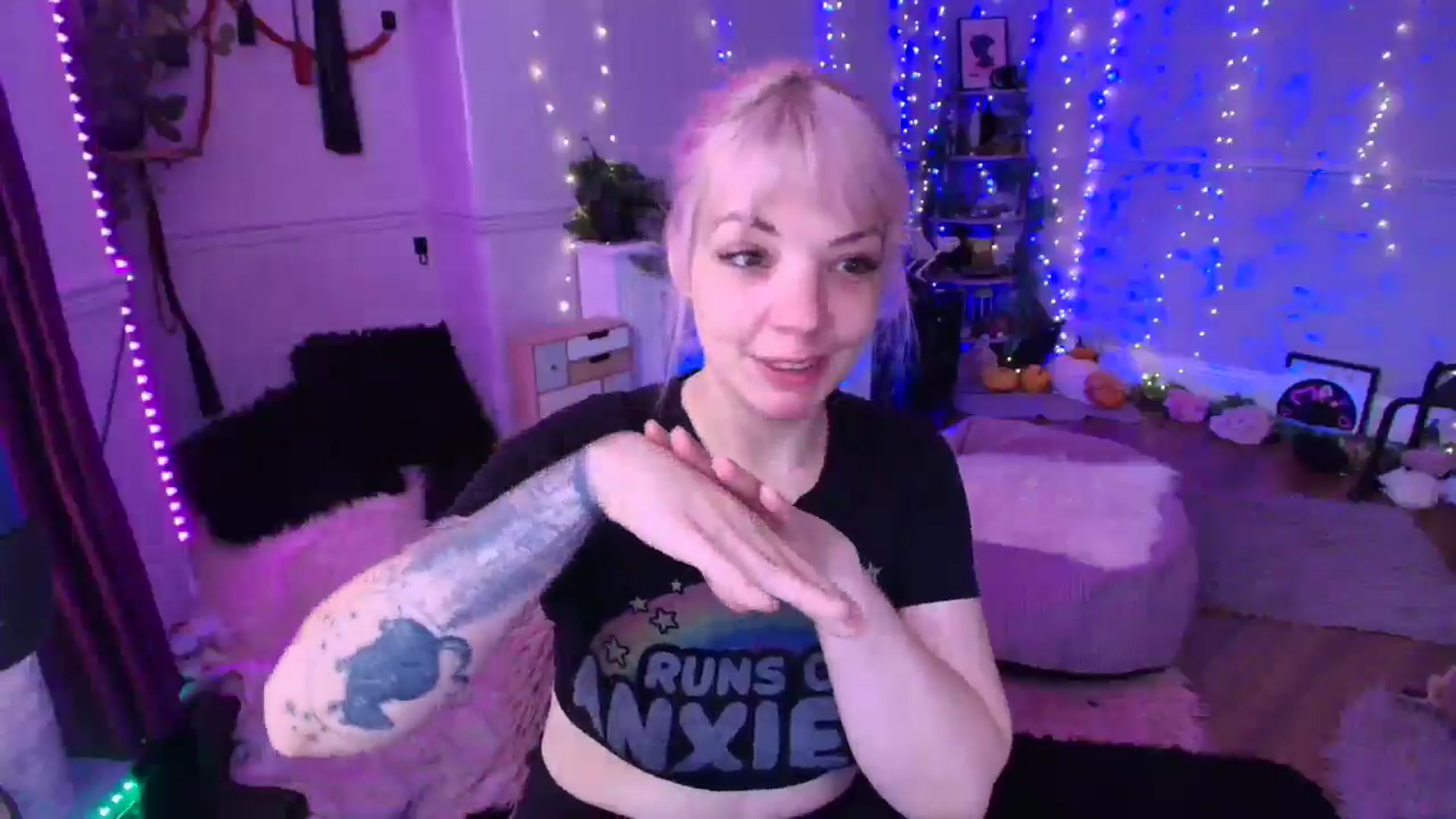 Gallery image thumbnail from LunaWolfie's myfreecams stream on, 04/03/2026, 12:19 image 17 of 20