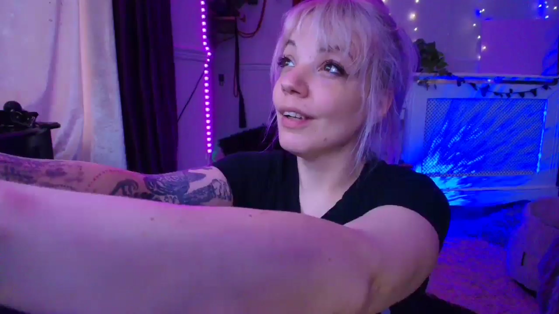 Gallery image thumbnail from LunaWolfie's myfreecams stream on, 04/03/2026, 18:20 image 15 of 20