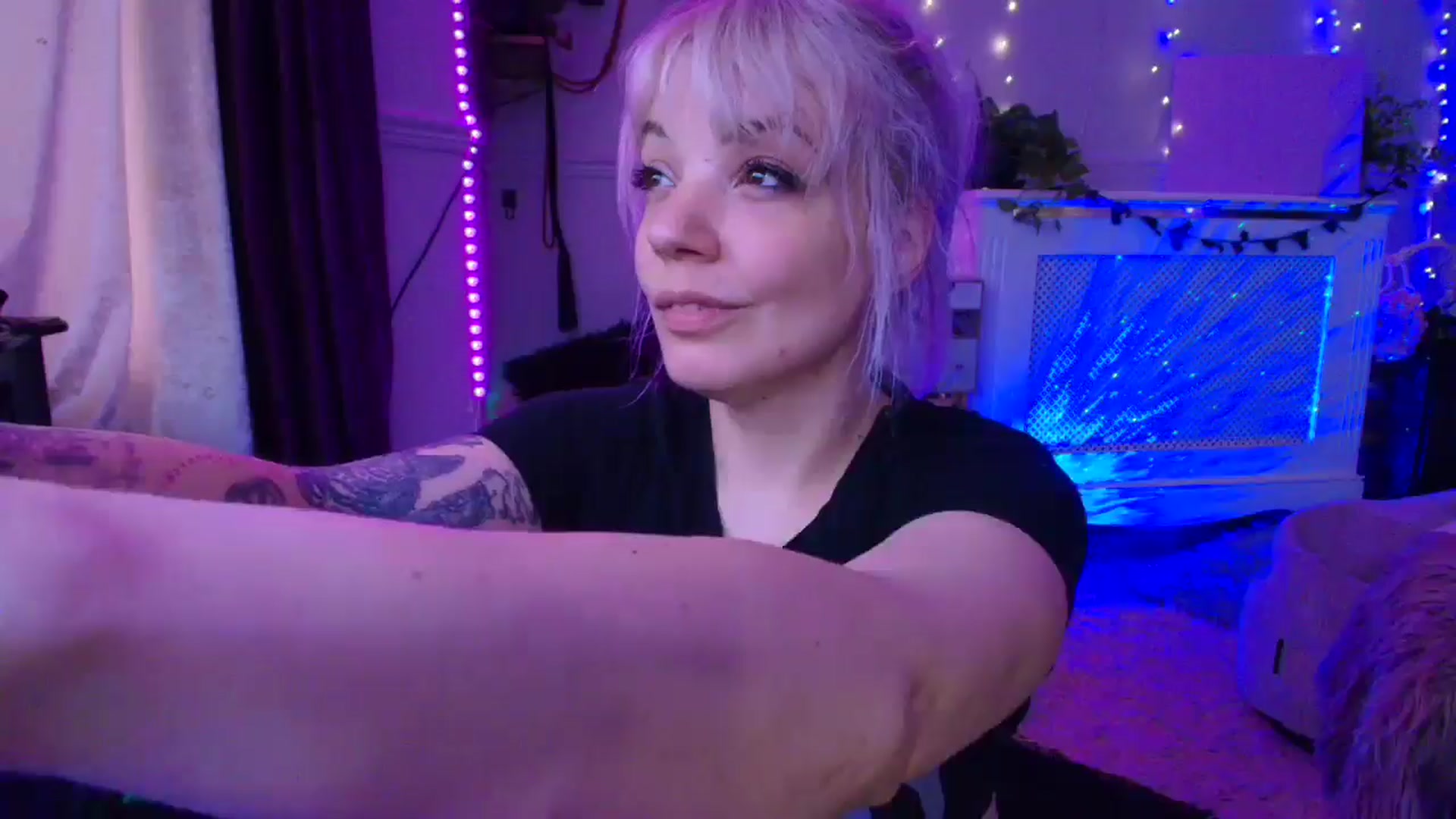 Gallery image thumbnail from LunaWolfie's myfreecams stream on, 04/03/2026, 18:20 image 14 of 20