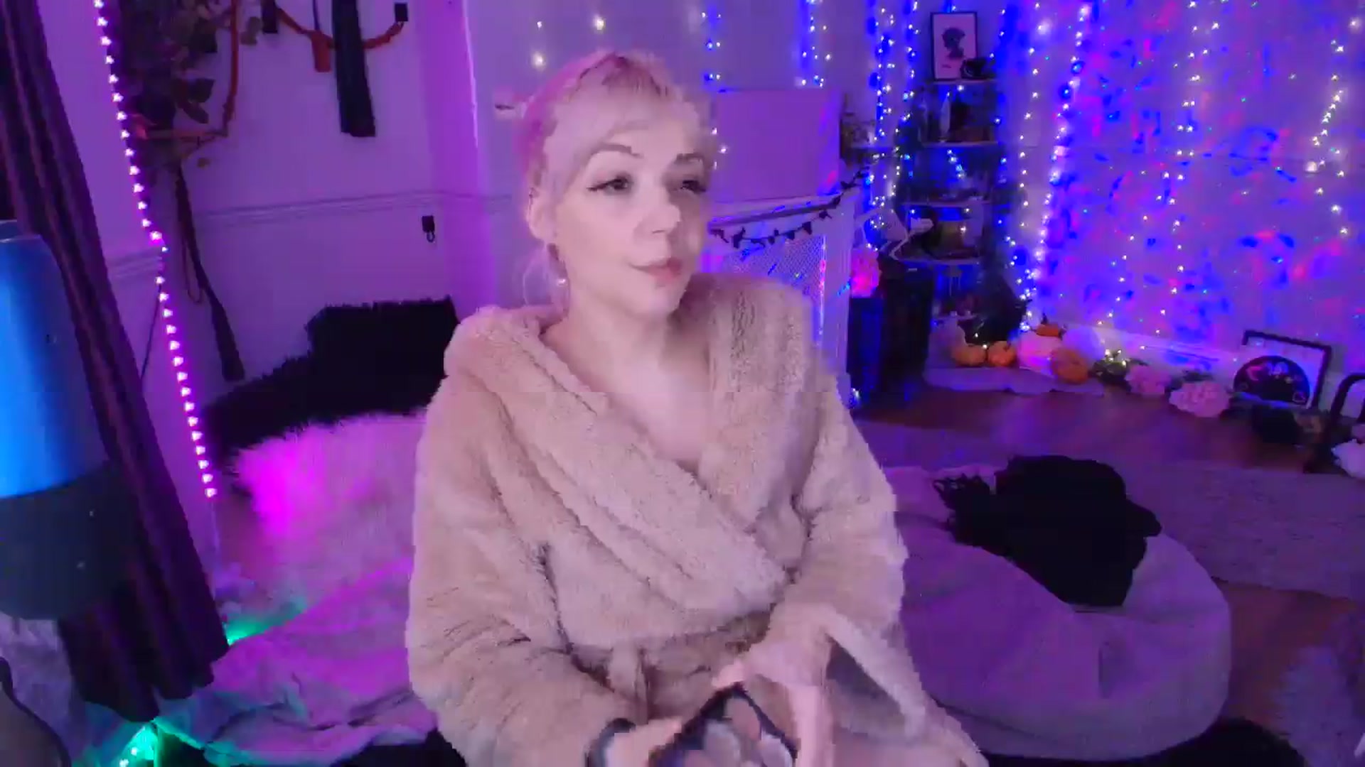 Gallery image thumbnail from LunaWolfie's myfreecams stream on, 04/04/2026, 17:53 image 11 of 20
