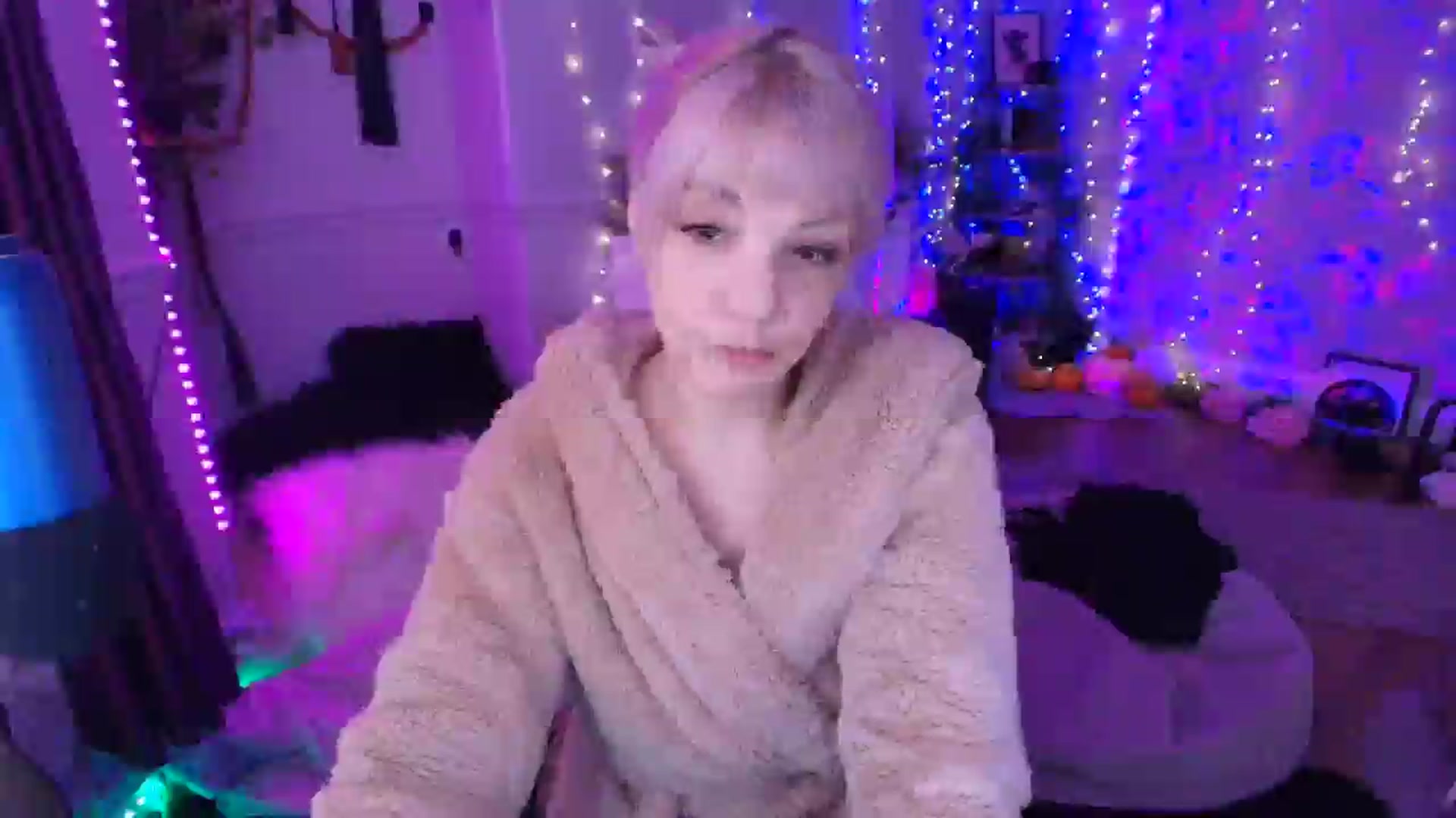 Gallery image thumbnail from LunaWolfie's myfreecams stream on, 04/04/2026, 17:53 image 9 of 20