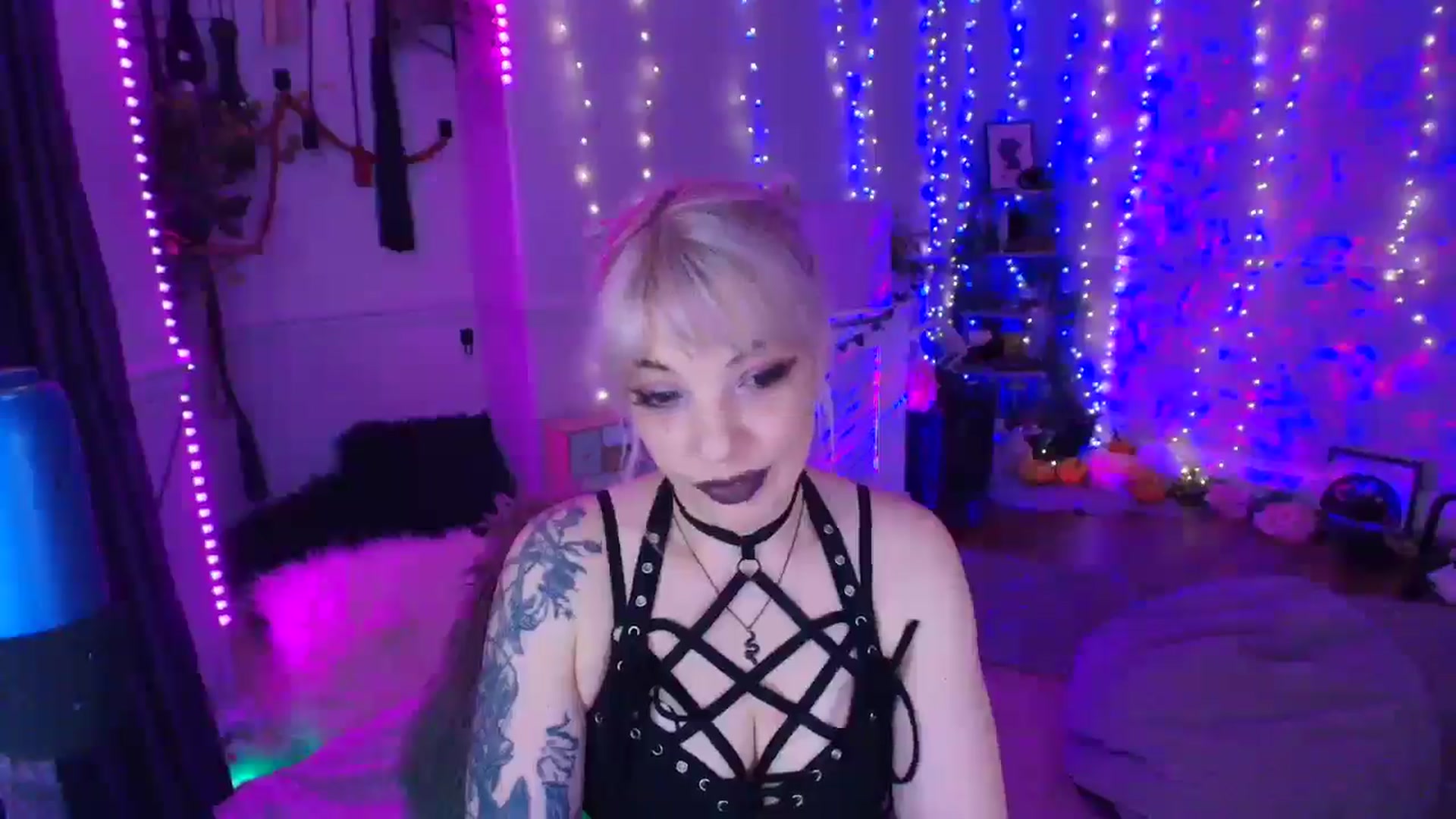 Gallery image thumbnail from LunaWolfie's myfreecams stream on, 04/04/2026, 19:57 image 6 of 20