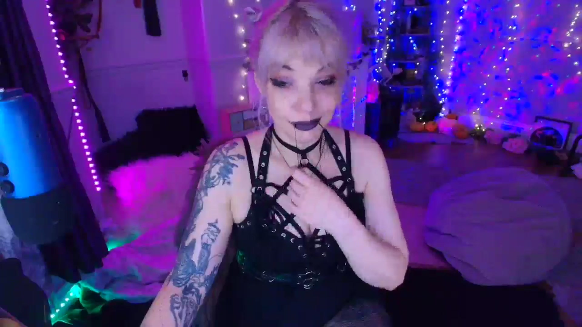 Gallery image thumbnail from LunaWolfie's myfreecams stream on, 04/04/2026, 19:57 image 10 of 20