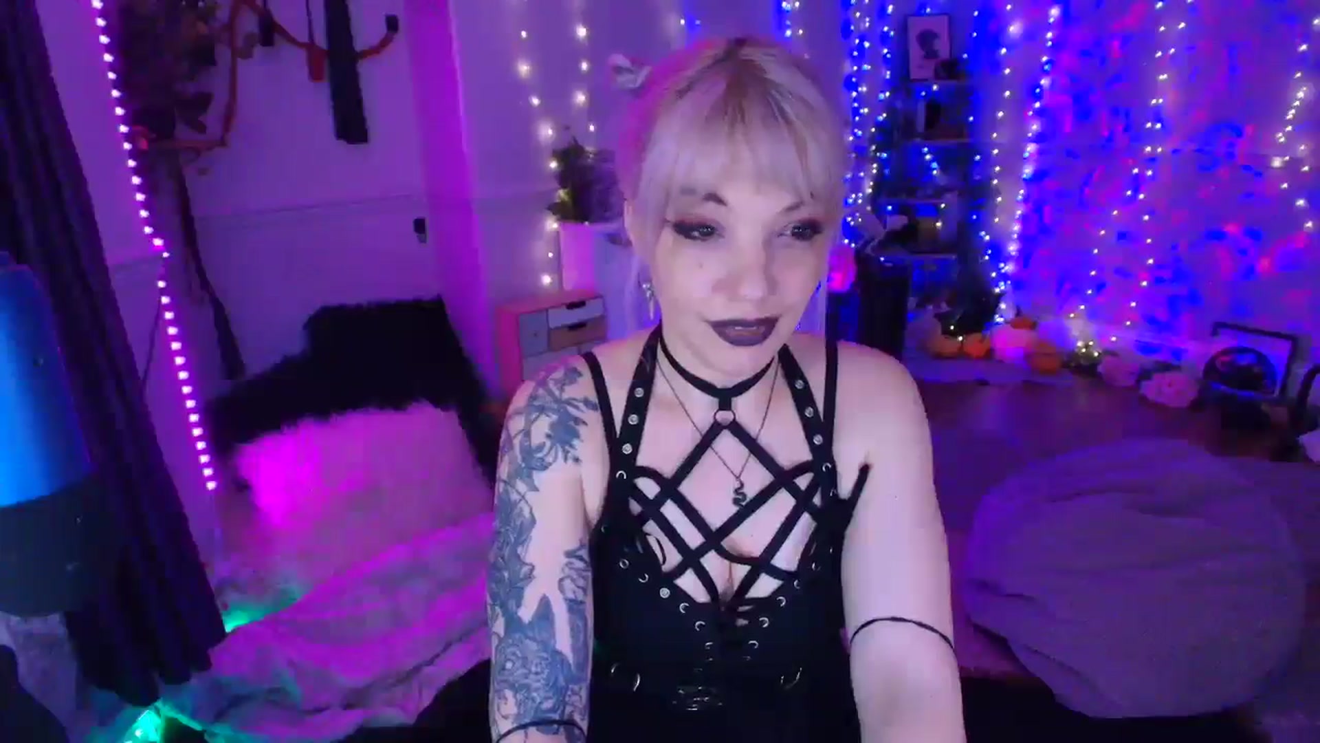 Gallery image thumbnail from LunaWolfie's myfreecams stream on, 04/04/2026, 19:57 image 16 of 20