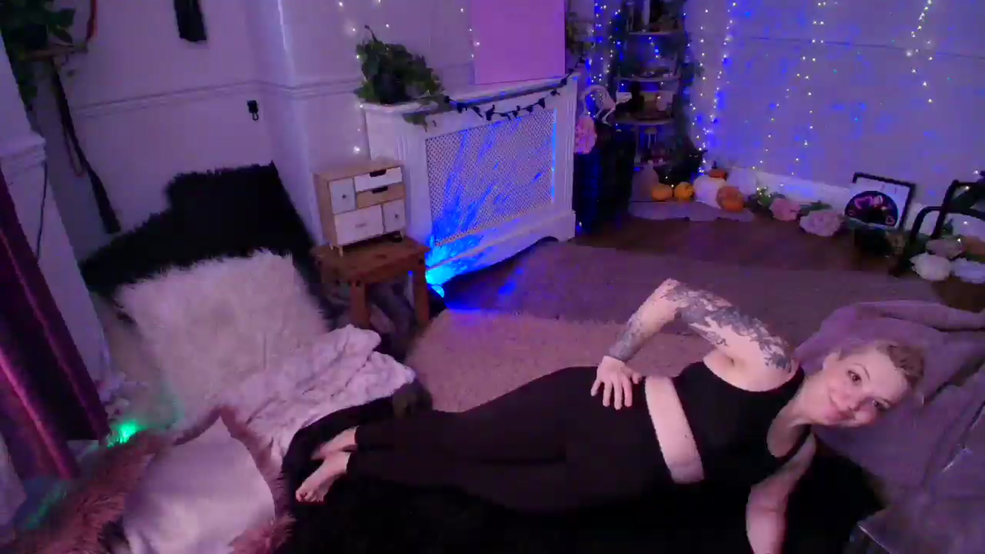 Gallery image thumbnail from LunaWolfie's myfreecams stream on, 04/07/2026, 13:16 image 3 of 20