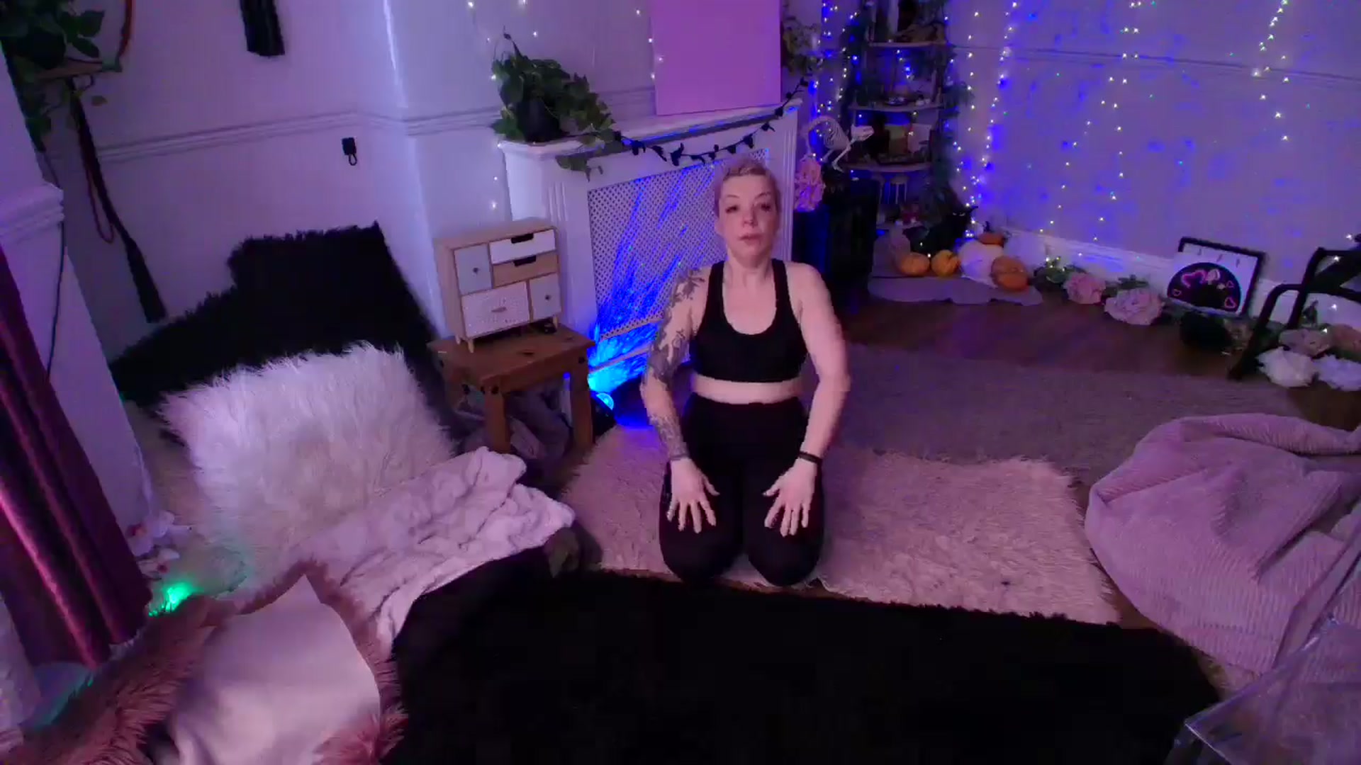 Gallery image thumbnail from LunaWolfie's myfreecams stream on, 04/07/2026, 13:16 image 8 of 20