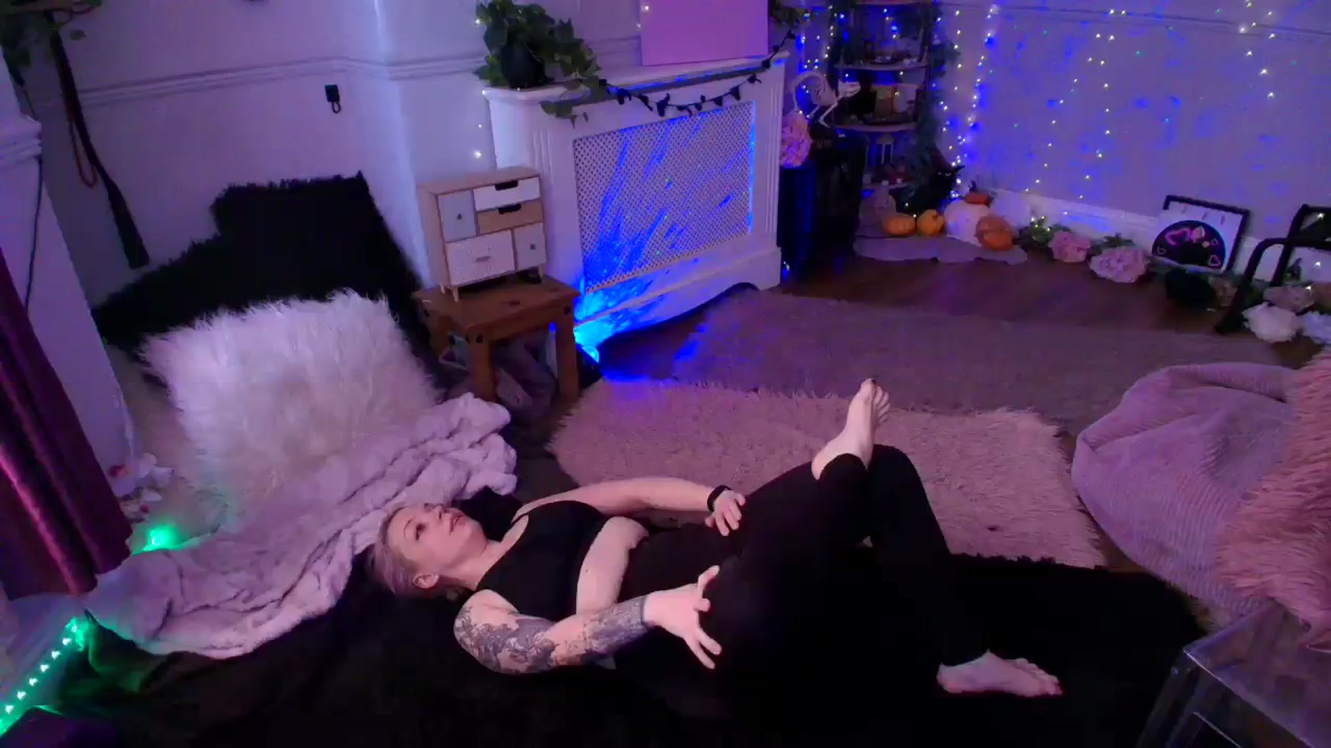 Gallery image thumbnail from LunaWolfie's myfreecams stream on, 04/07/2026, 13:16 image 15 of 20