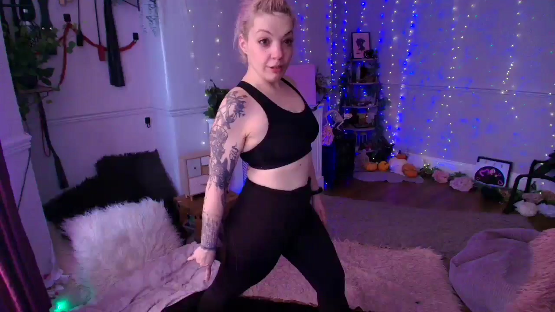 Gallery image thumbnail from LunaWolfie's myfreecams stream on, 04/07/2026, 13:16 image 13 of 20