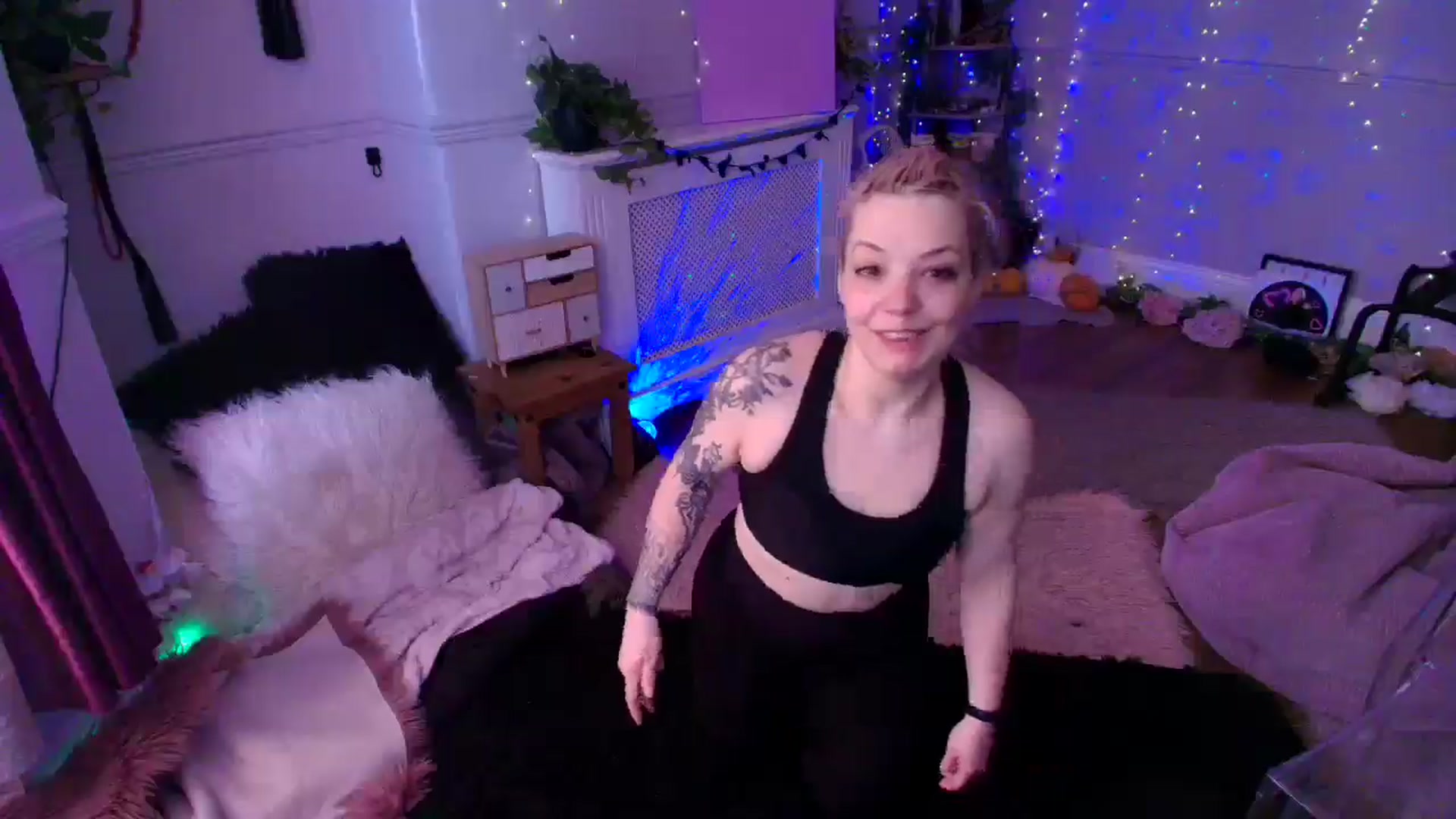 Gallery image thumbnail from LunaWolfie's myfreecams stream on, 04/07/2026, 13:16 image 5 of 20