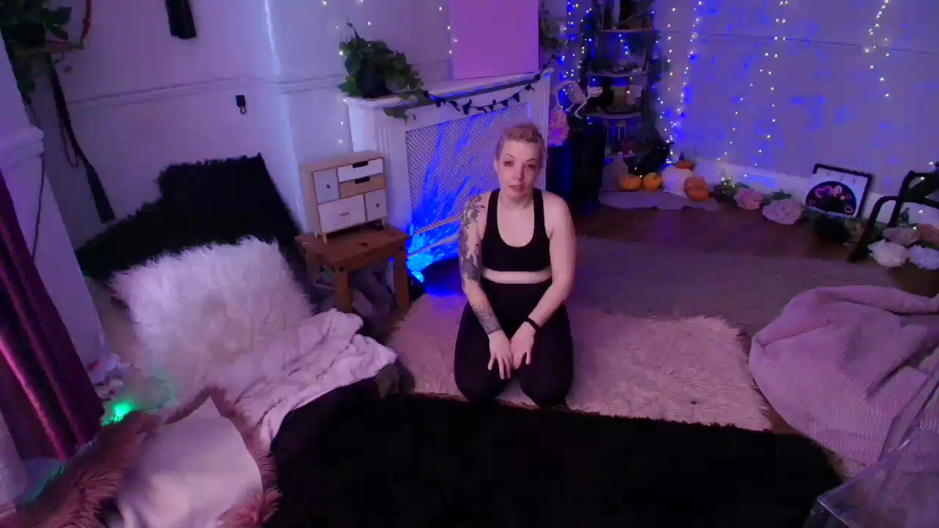 Gallery image thumbnail from LunaWolfie's myfreecams stream on, 04/07/2026, 13:16 image 9 of 20