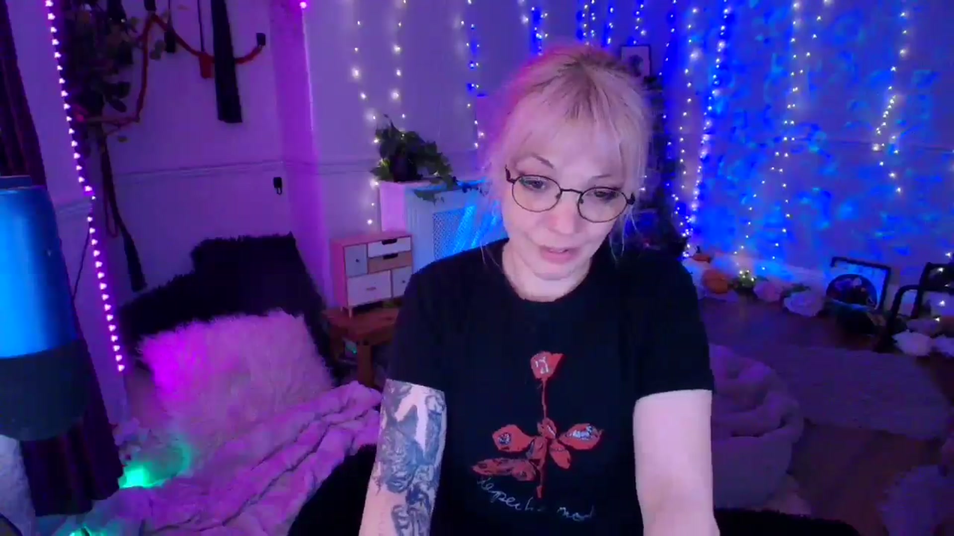 Gallery image thumbnail from LunaWolfie's myfreecams stream on, 04/07/2026, 18:11 image 20 of 20