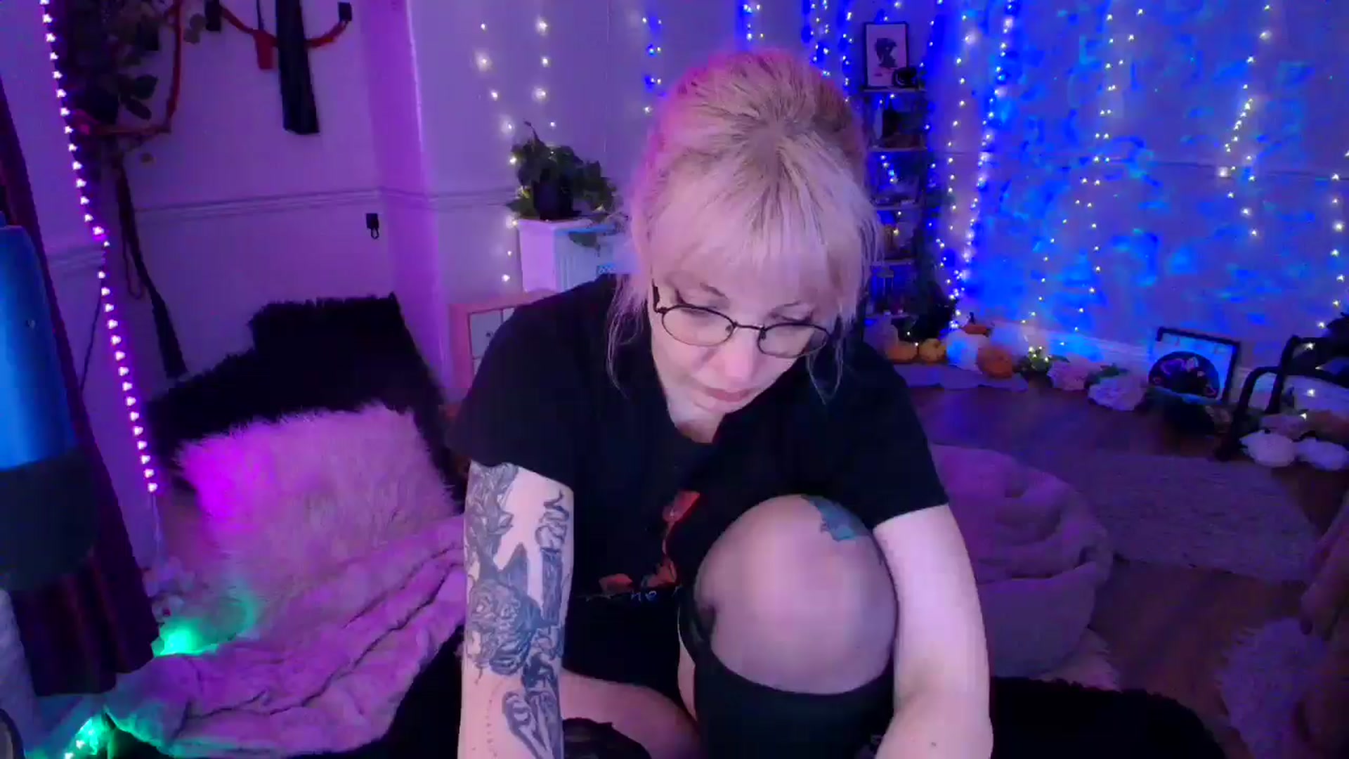 Gallery image thumbnail from LunaWolfie's myfreecams stream on, 04/07/2026, 18:11 image 8 of 20