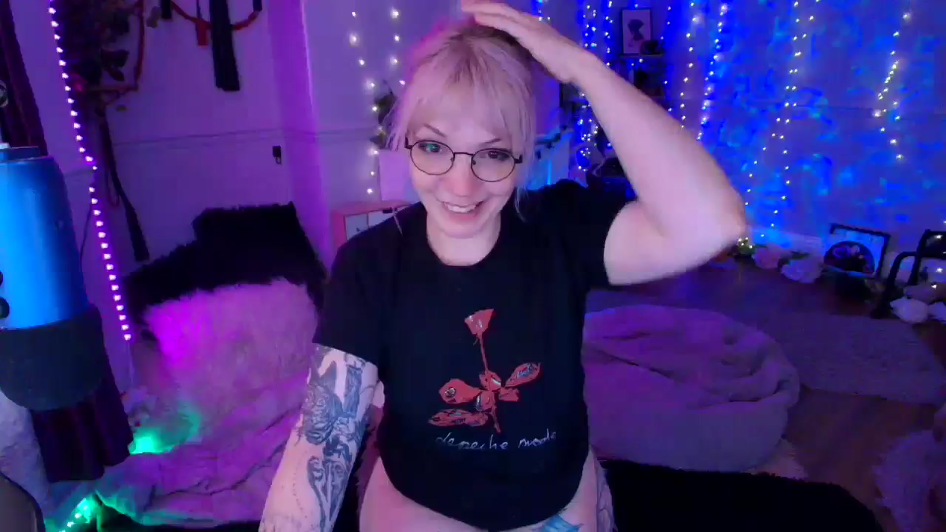 Gallery image thumbnail from LunaWolfie's myfreecams stream on, 04/07/2026, 18:11 image 19 of 20