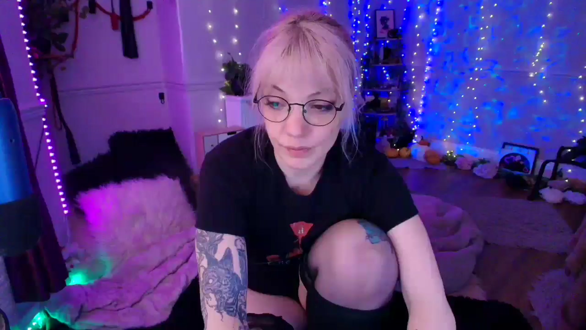 Gallery image thumbnail from LunaWolfie's myfreecams stream on, 04/07/2026, 18:11 image 5 of 20