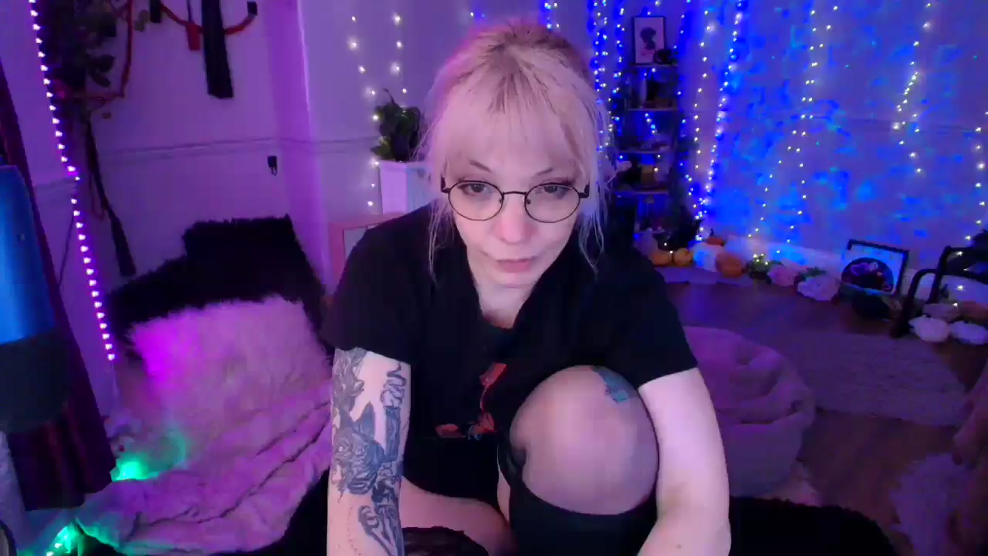 Gallery image thumbnail from LunaWolfie's myfreecams stream on, 04/07/2026, 18:11 image 6 of 20