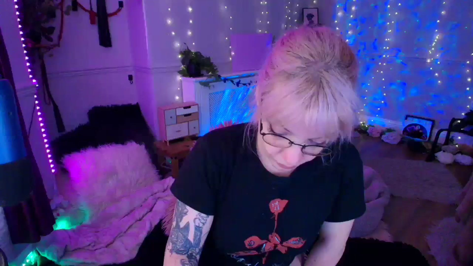 Gallery image thumbnail from LunaWolfie's myfreecams stream on, 04/07/2026, 18:11 image 3 of 20